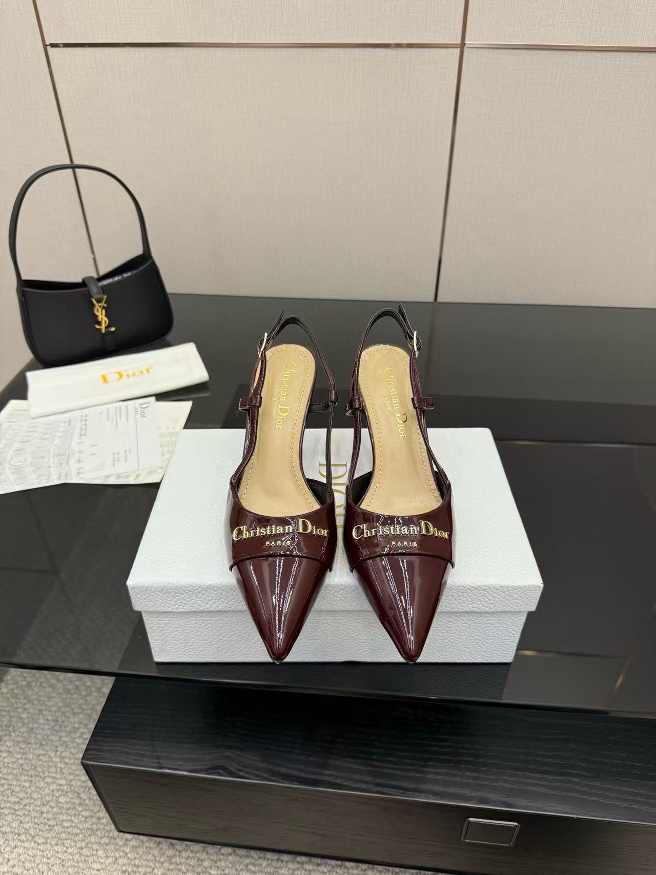 DI0R 高品質レターロゴハイヒールサンダル【50％割引+送料無料】