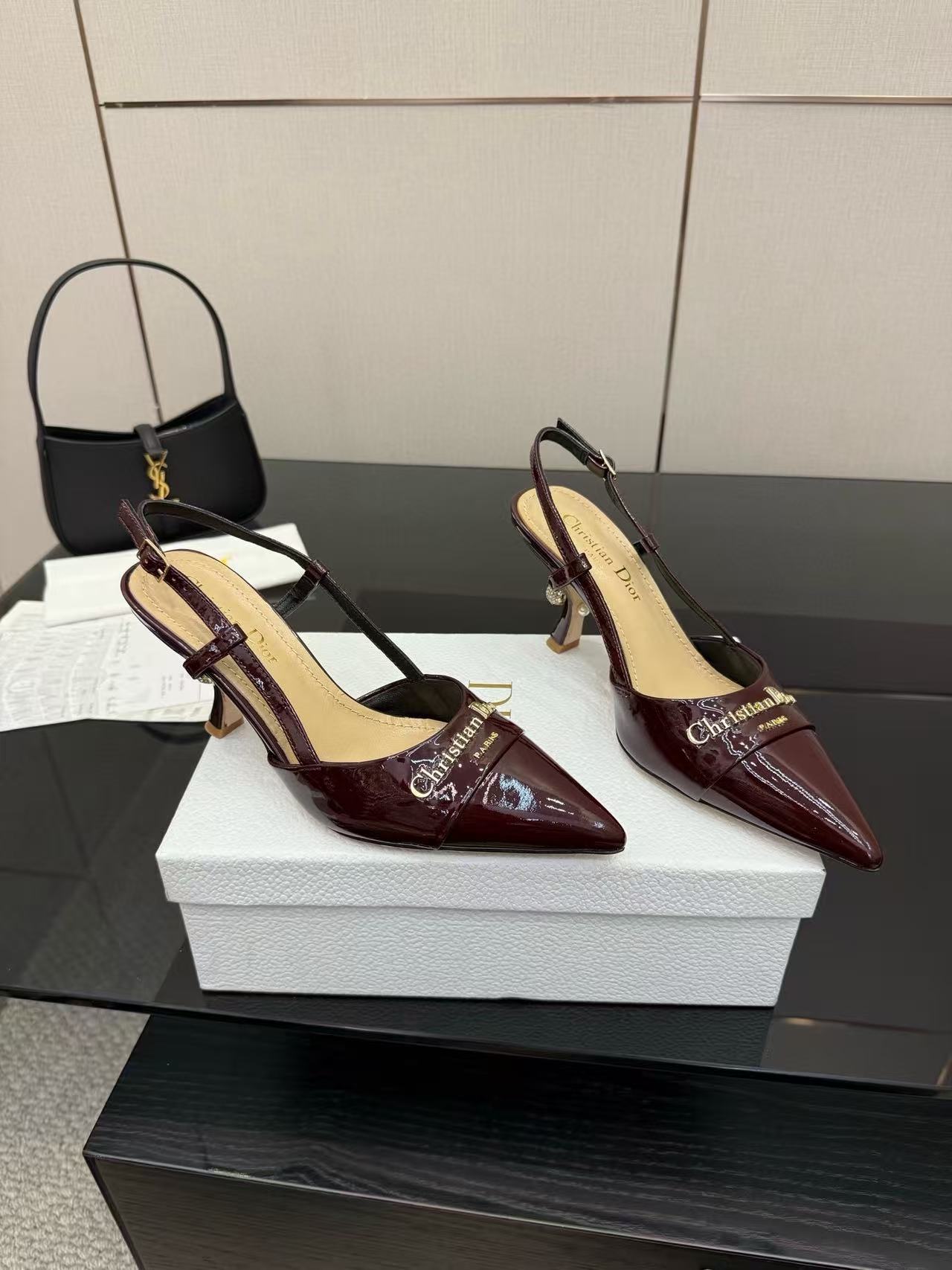 DI0R 高品質レターロゴハイヒールサンダル【50％割引+送料無料】