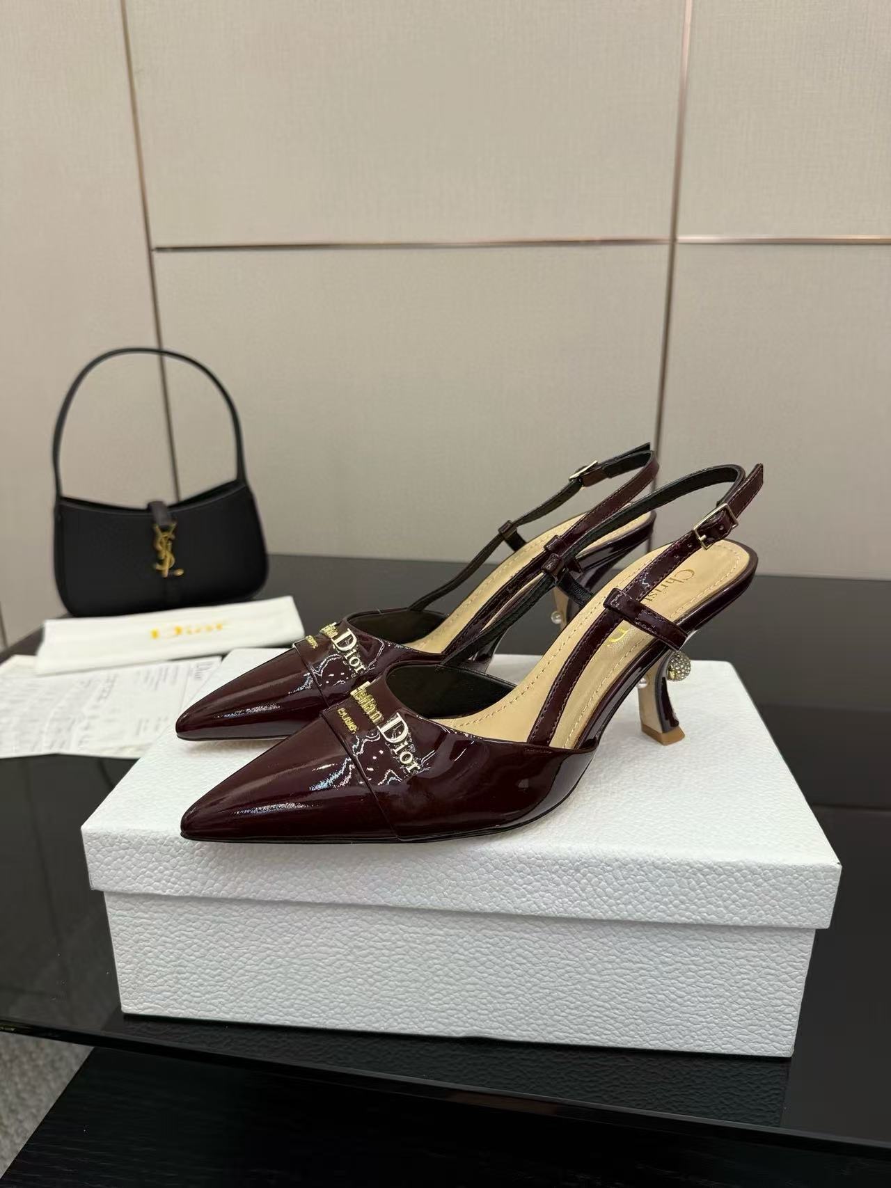 DI0R 高品質レターロゴハイヒールサンダル【50％割引+送料無料】