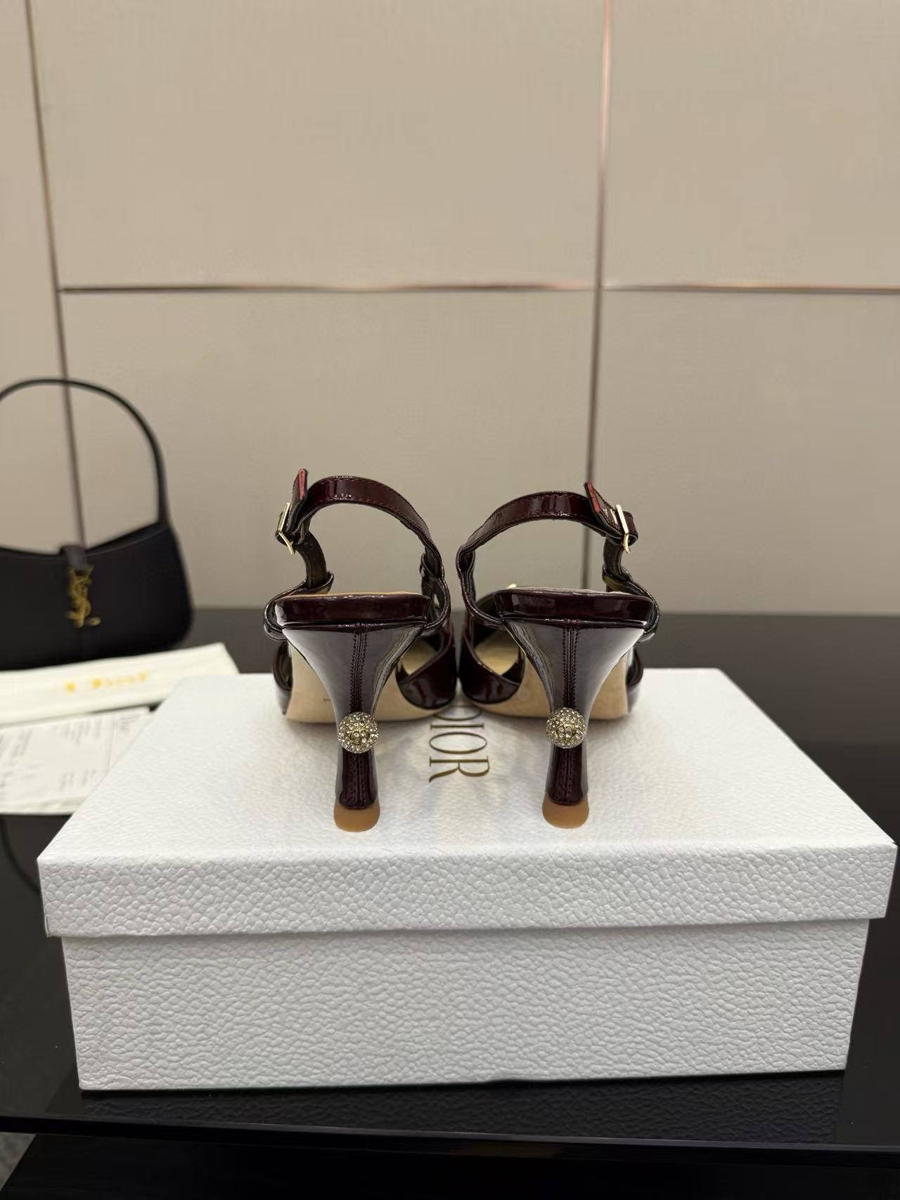 DI0R 高品質レターロゴハイヒールサンダル【50％割引+送料無料】