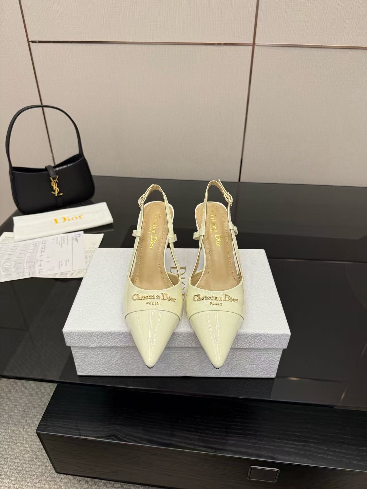 DI0R 高品質レターロゴハイヒールサンダル【50％割引+送料無料】