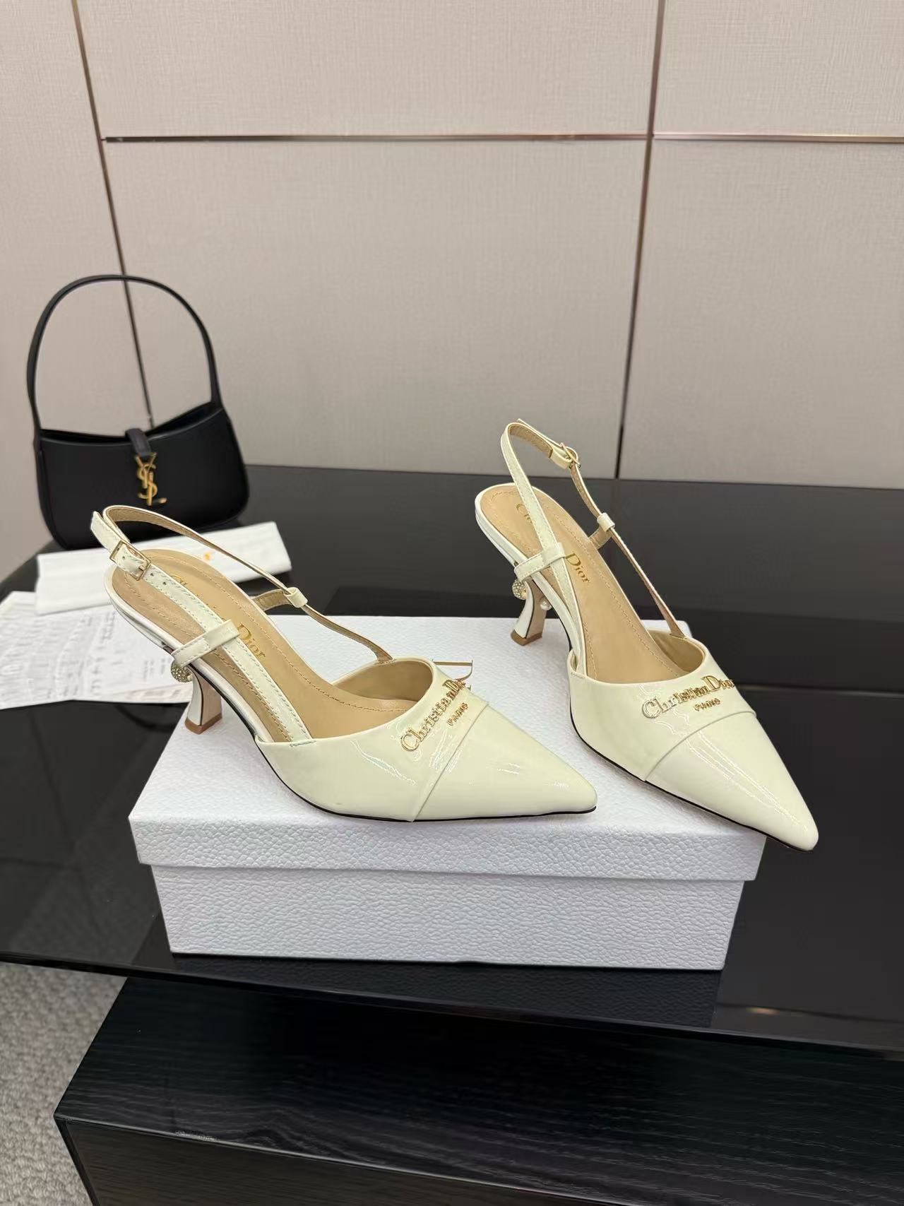 DI0R 高品質レターロゴハイヒールサンダル【50％割引+送料無料】