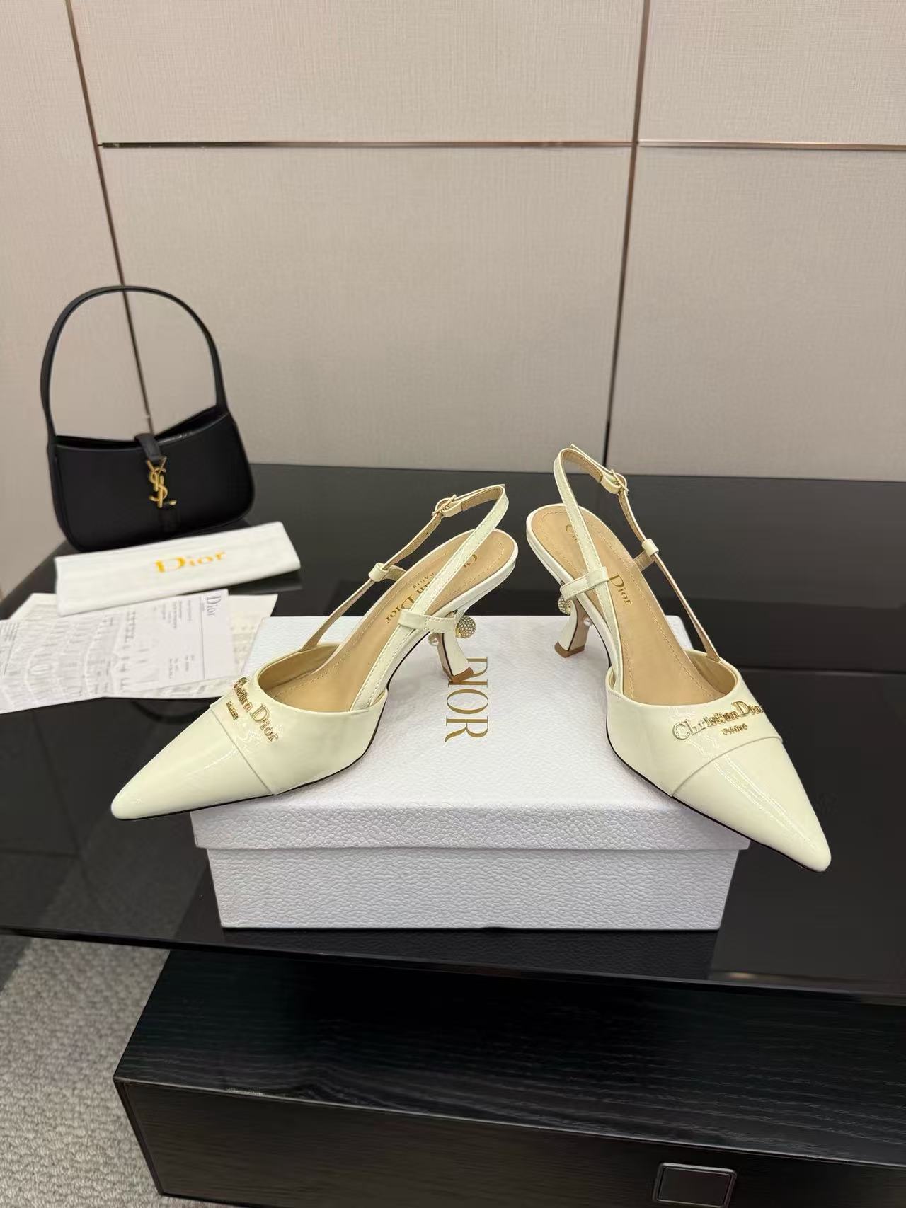 DI0R 高品質レターロゴハイヒールサンダル【50％割引+送料無料】