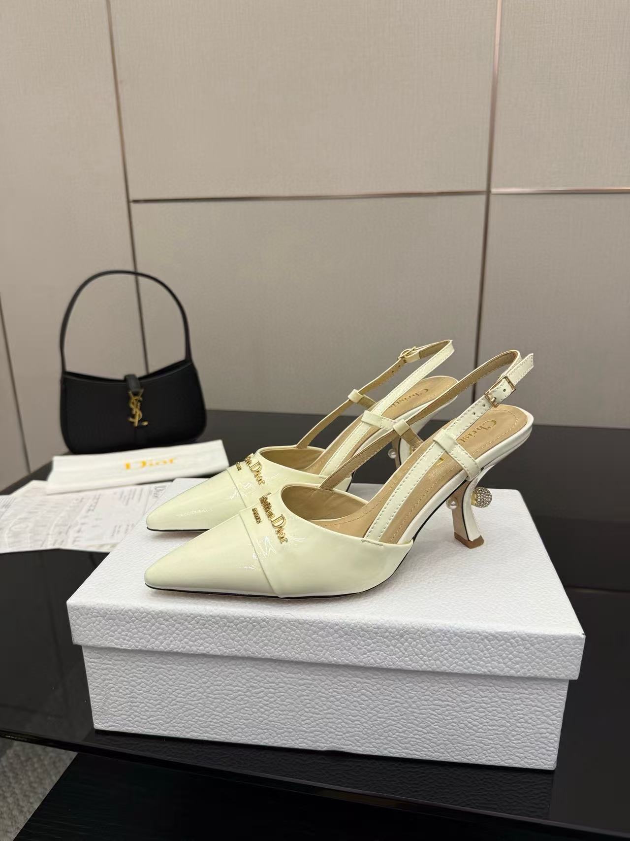 DI0R 高品質レターロゴハイヒールサンダル【50％割引+送料無料】