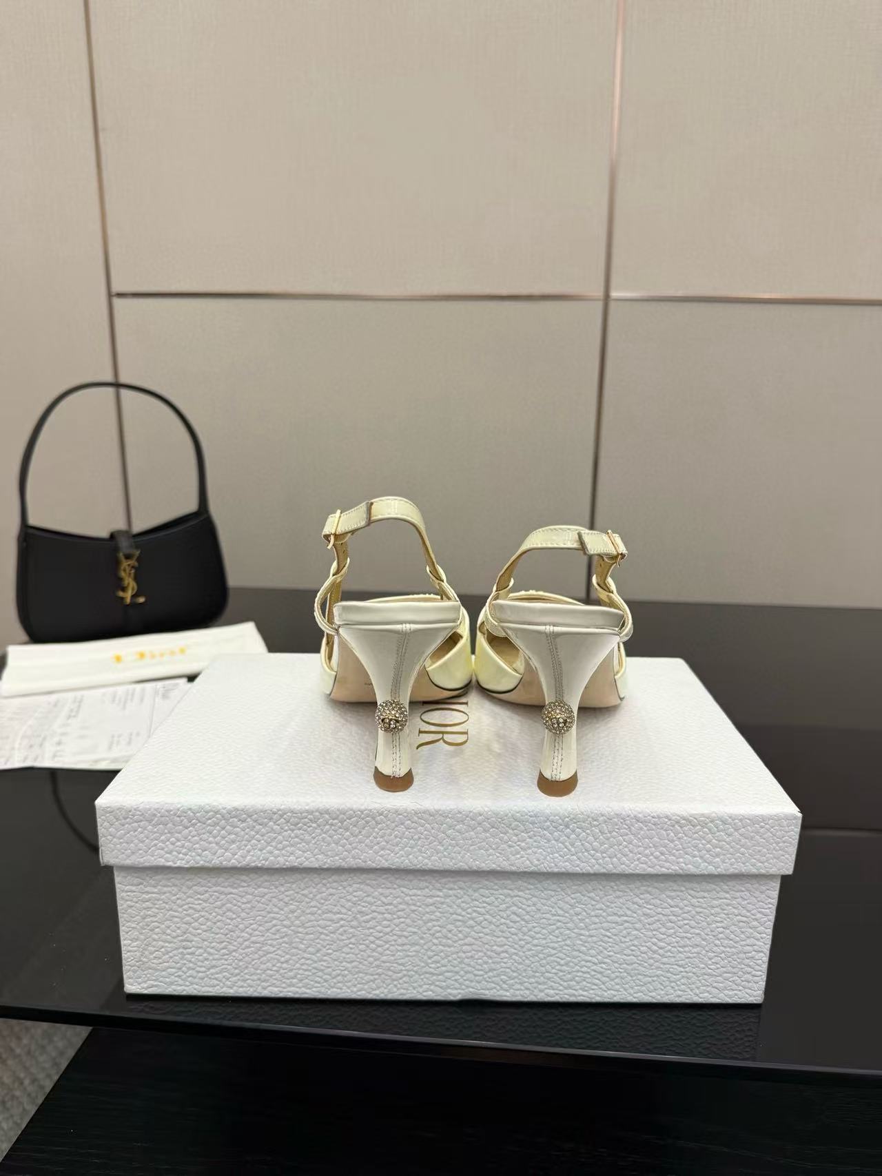 DI0R 高品質レターロゴハイヒールサンダル【50％割引+送料無料】