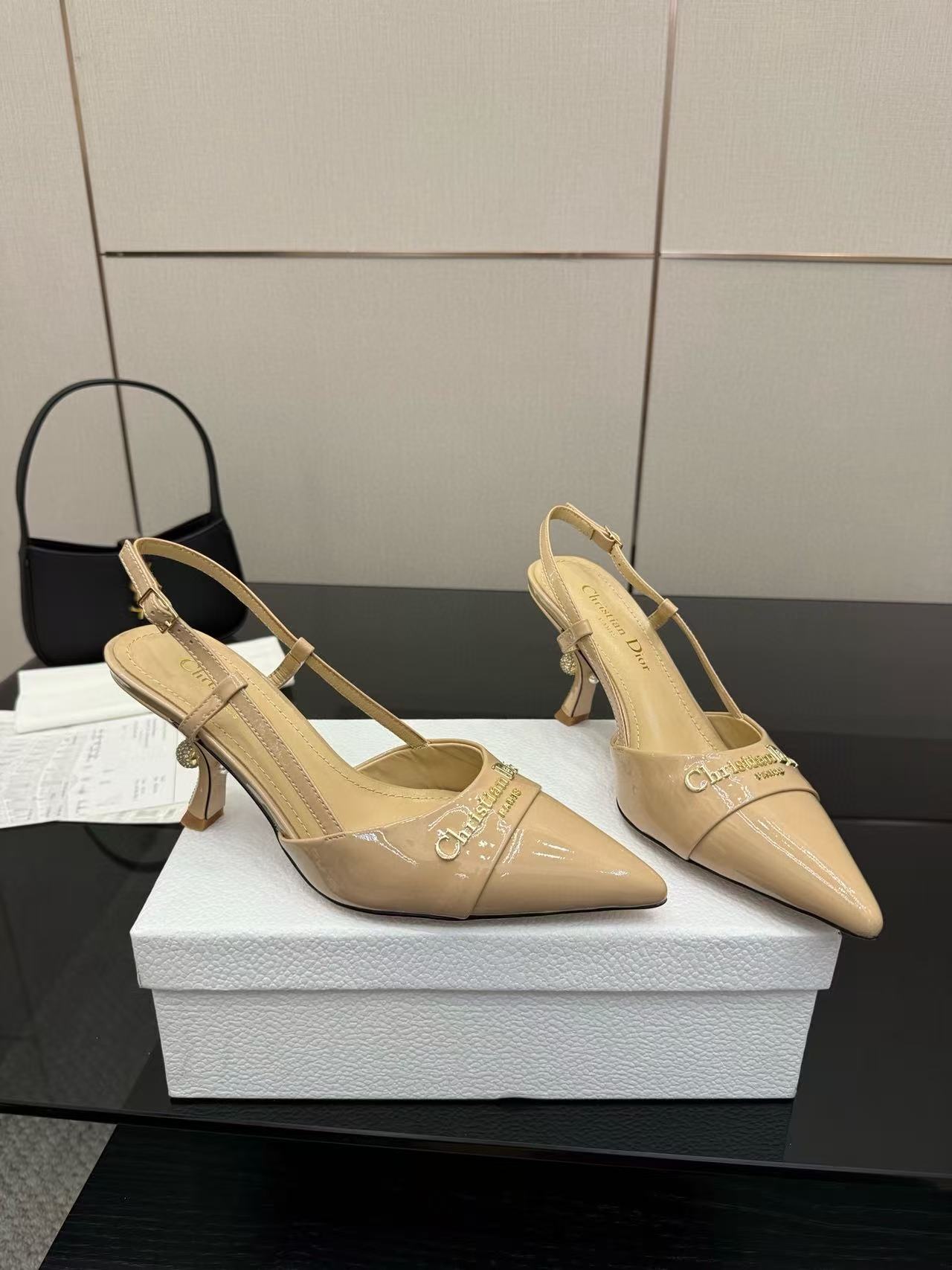 DI0R 高品質レターロゴハイヒールサンダル【50％割引+送料無料】