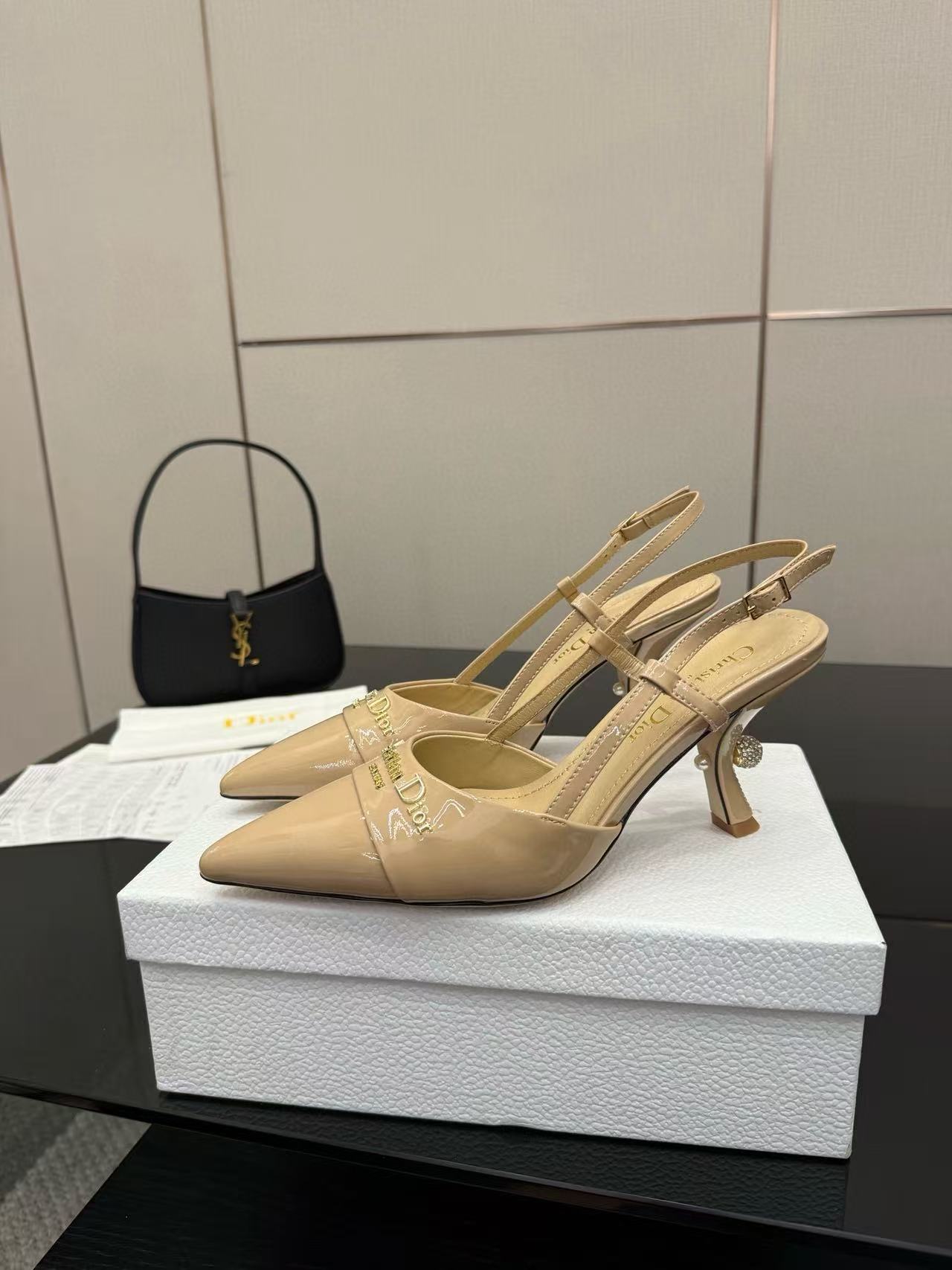 DI0R 高品質レターロゴハイヒールサンダル【50％割引+送料無料】