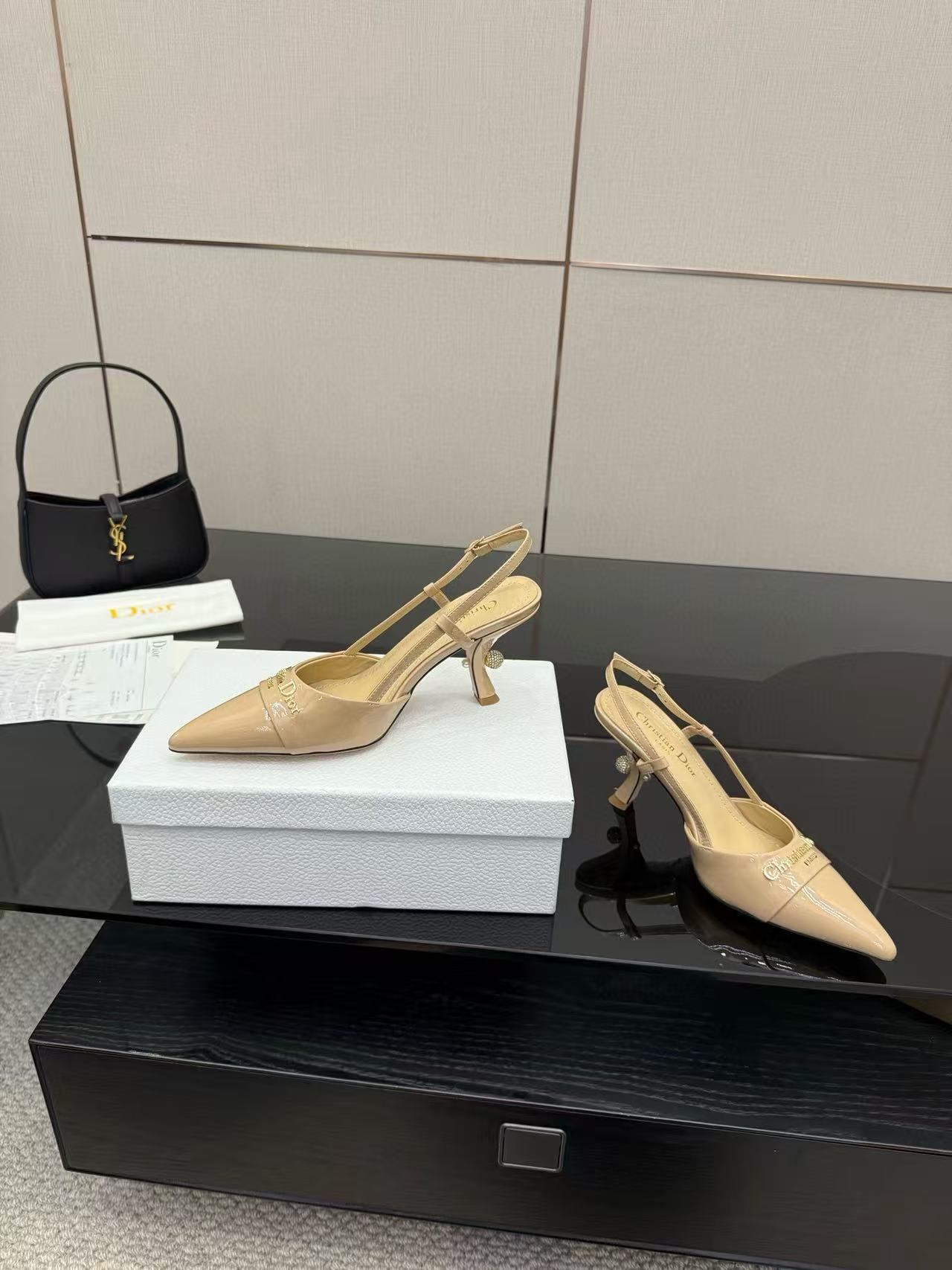 DI0R 高品質レターロゴハイヒールサンダル【50％割引+送料無料】