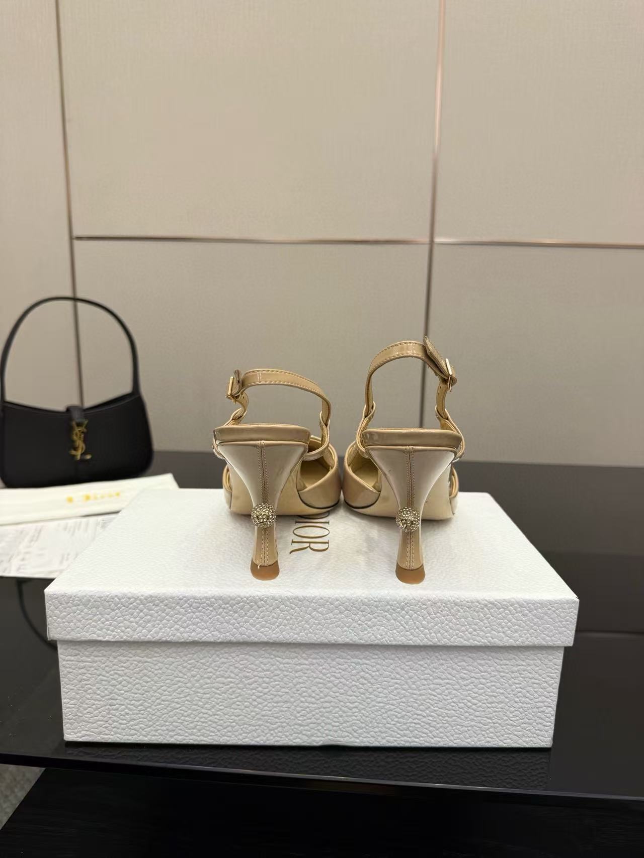 DI0R 高品質レターロゴハイヒールサンダル【50％割引+送料無料】