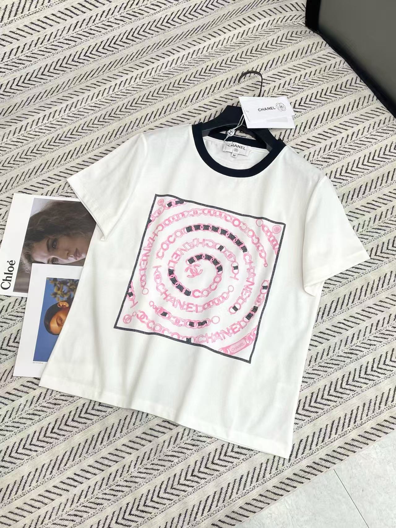 CHANE1 チェーンロゴレタリングプリントTシャツ【50％割引+送料無料】