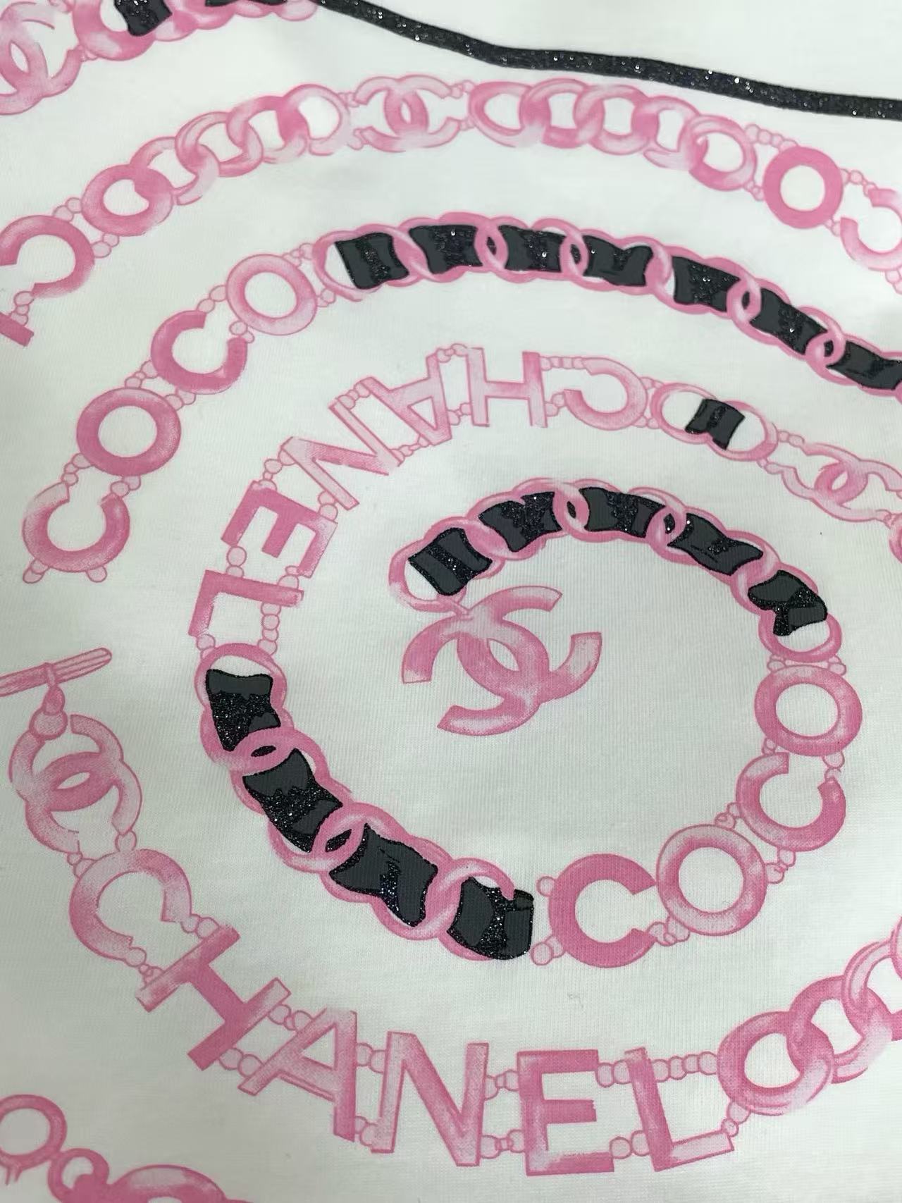 CHANE1 チェーンロゴレタリングプリントTシャツ【50％割引+送料無料】