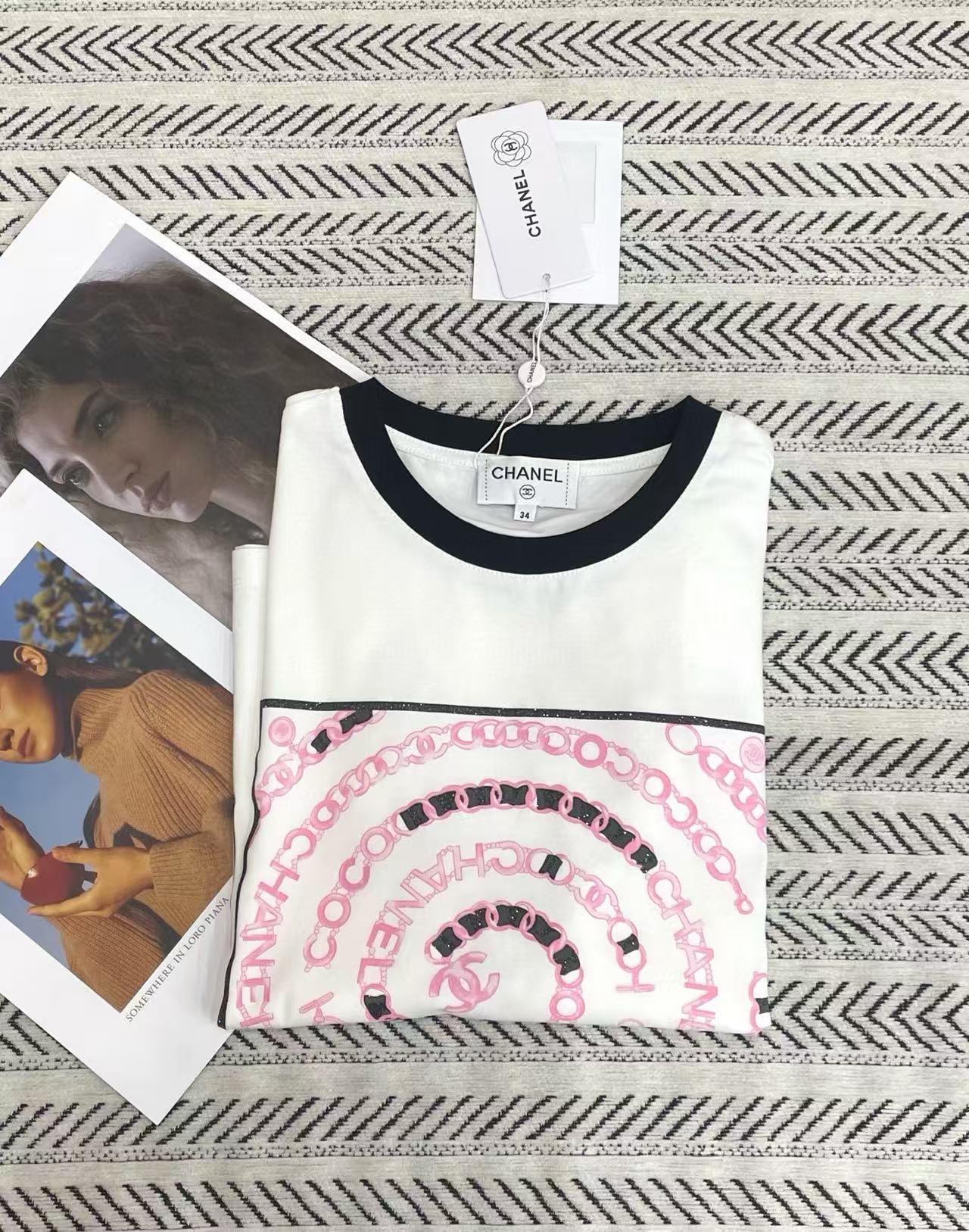 CHANE1 チェーンロゴレタリングプリントTシャツ【50％割引+送料無料】