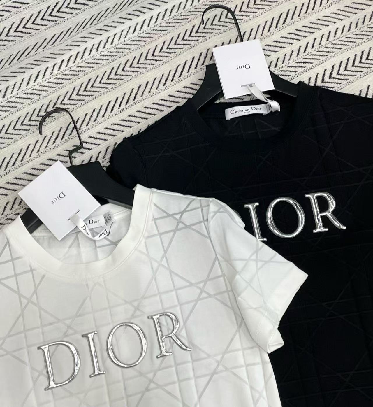 DI0R立体文字Tシャツ【50％割引+送料無料】