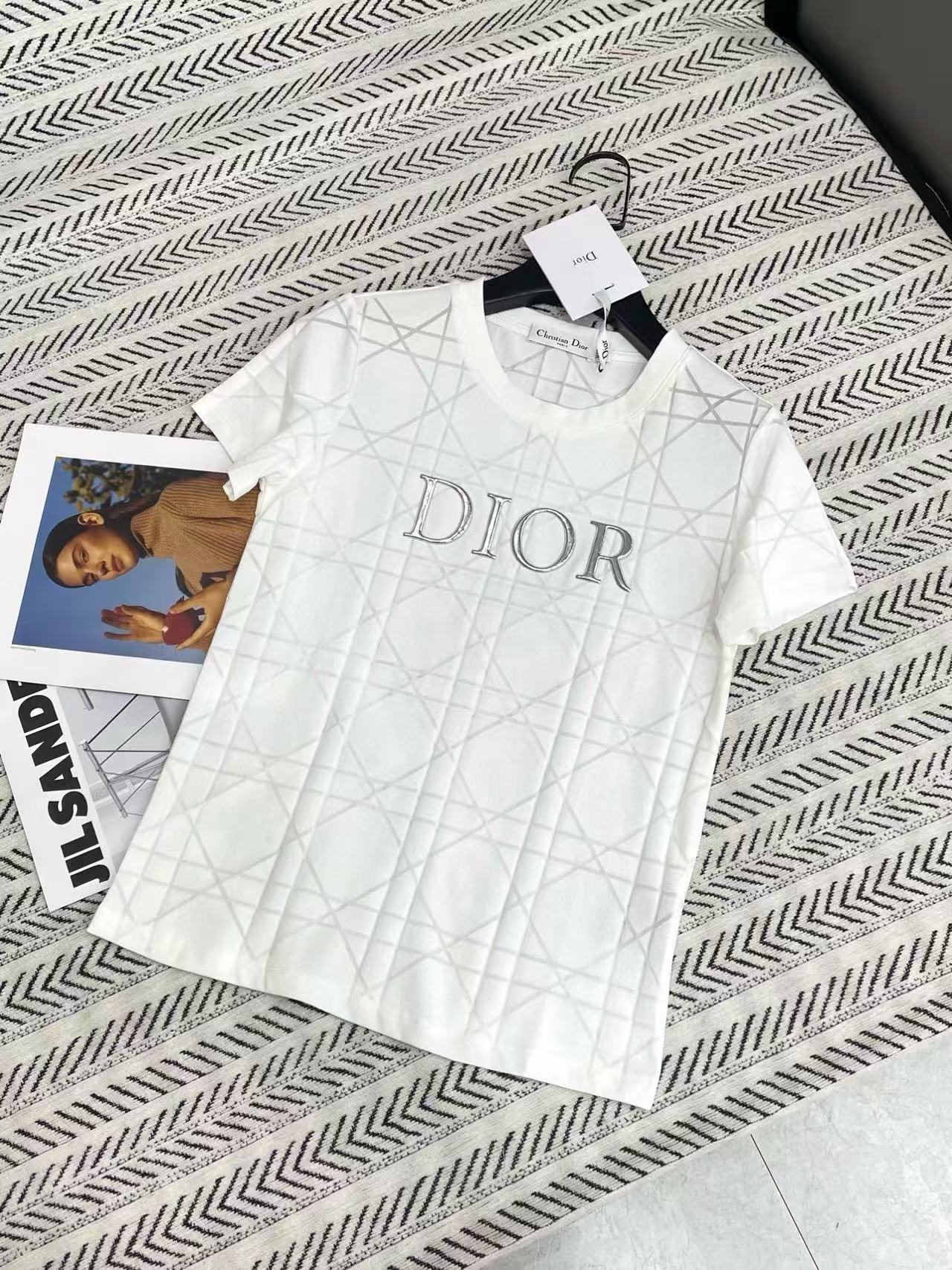 DI0R立体文字Tシャツ【50％割引+送料無料】