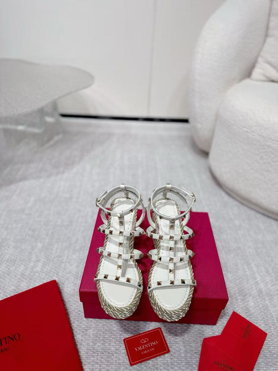 VALENT1NO 高品質リベット編み厚底サンダル【50％割引+送料無料】