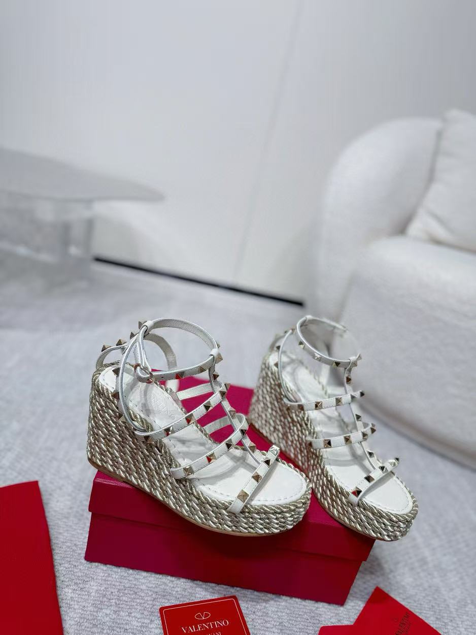 VALENT1NO 高品質リベット編み厚底サンダル【50％割引+送料無料】