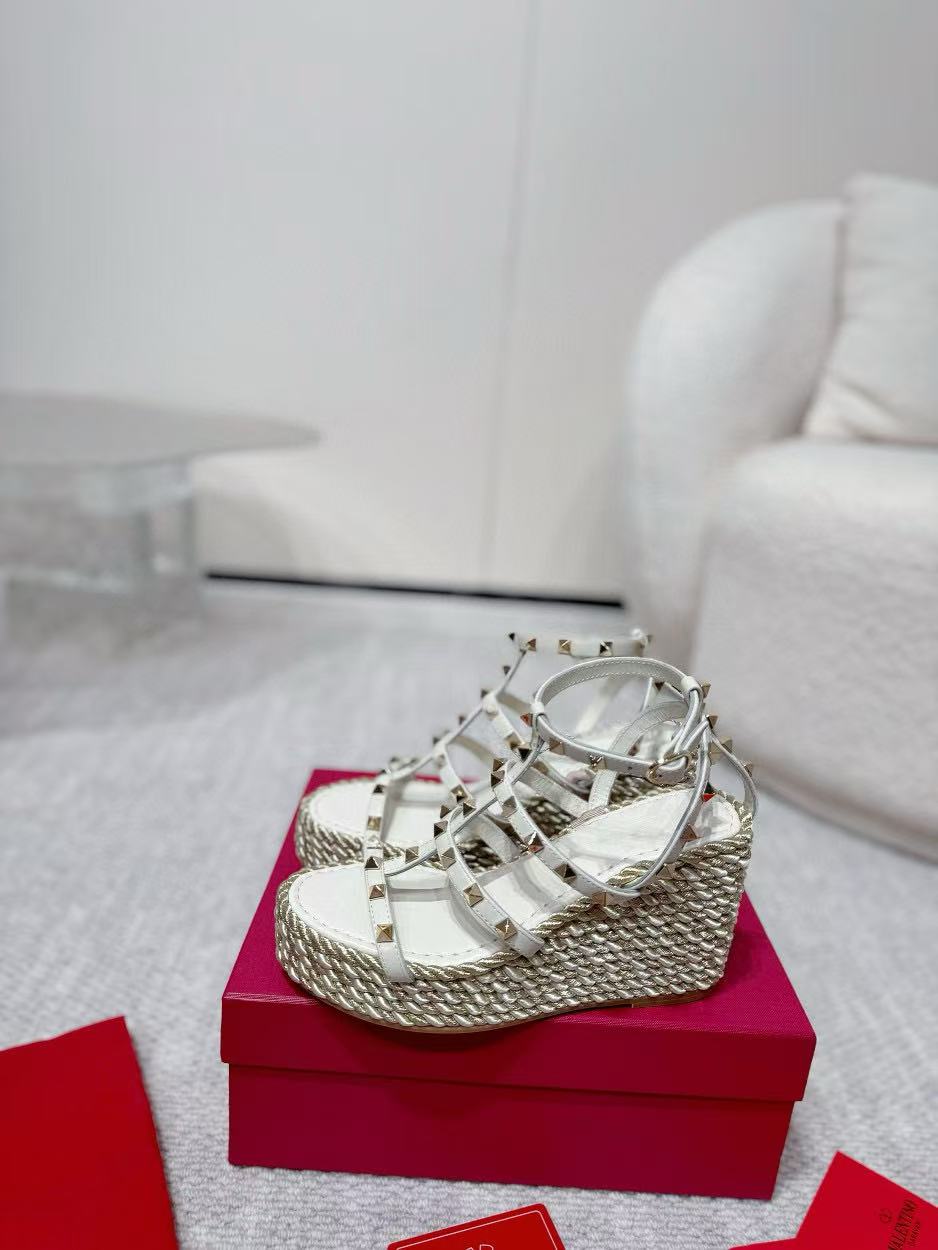 VALENT1NO 高品質リベット編み厚底サンダル【50％割引+送料無料】