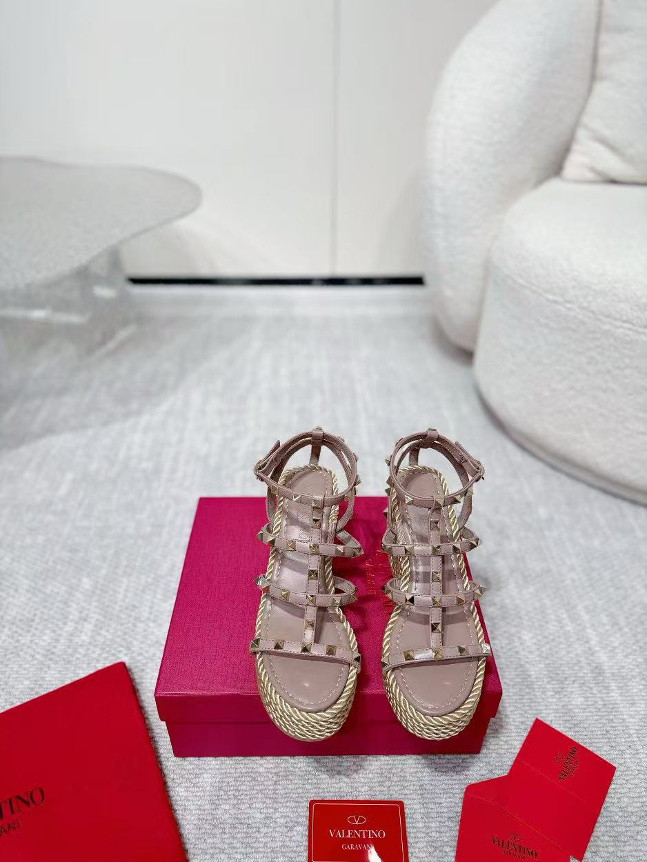 VALENT1NO 高品質リベット編み厚底サンダル【50％割引+送料無料】