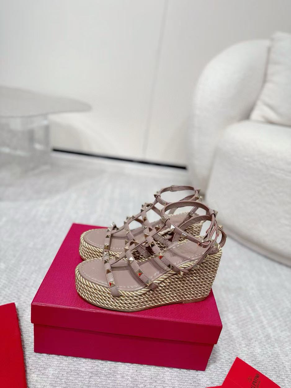 VALENT1NO 高品質リベット編み厚底サンダル【50％割引+送料無料】