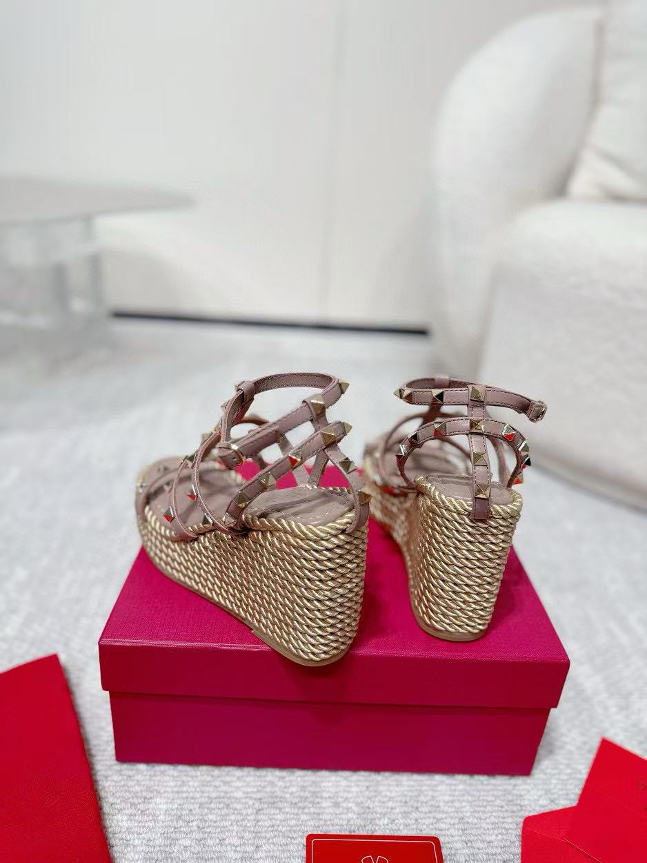 VALENT1NO 高品質リベット編み厚底サンダル【50％割引+送料無料】