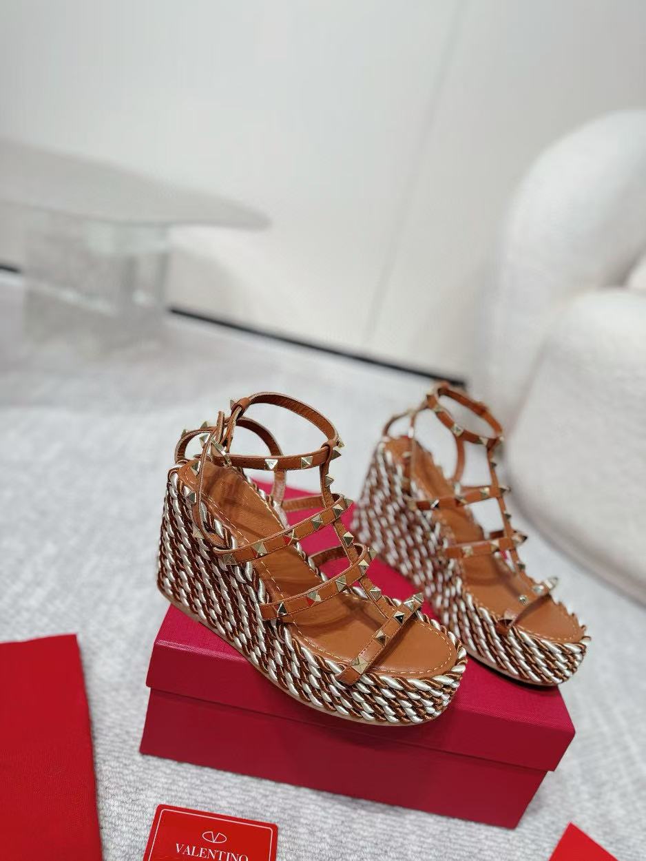 VALENT1NO 高品質リベット編み厚底サンダル【50％割引+送料無料】
