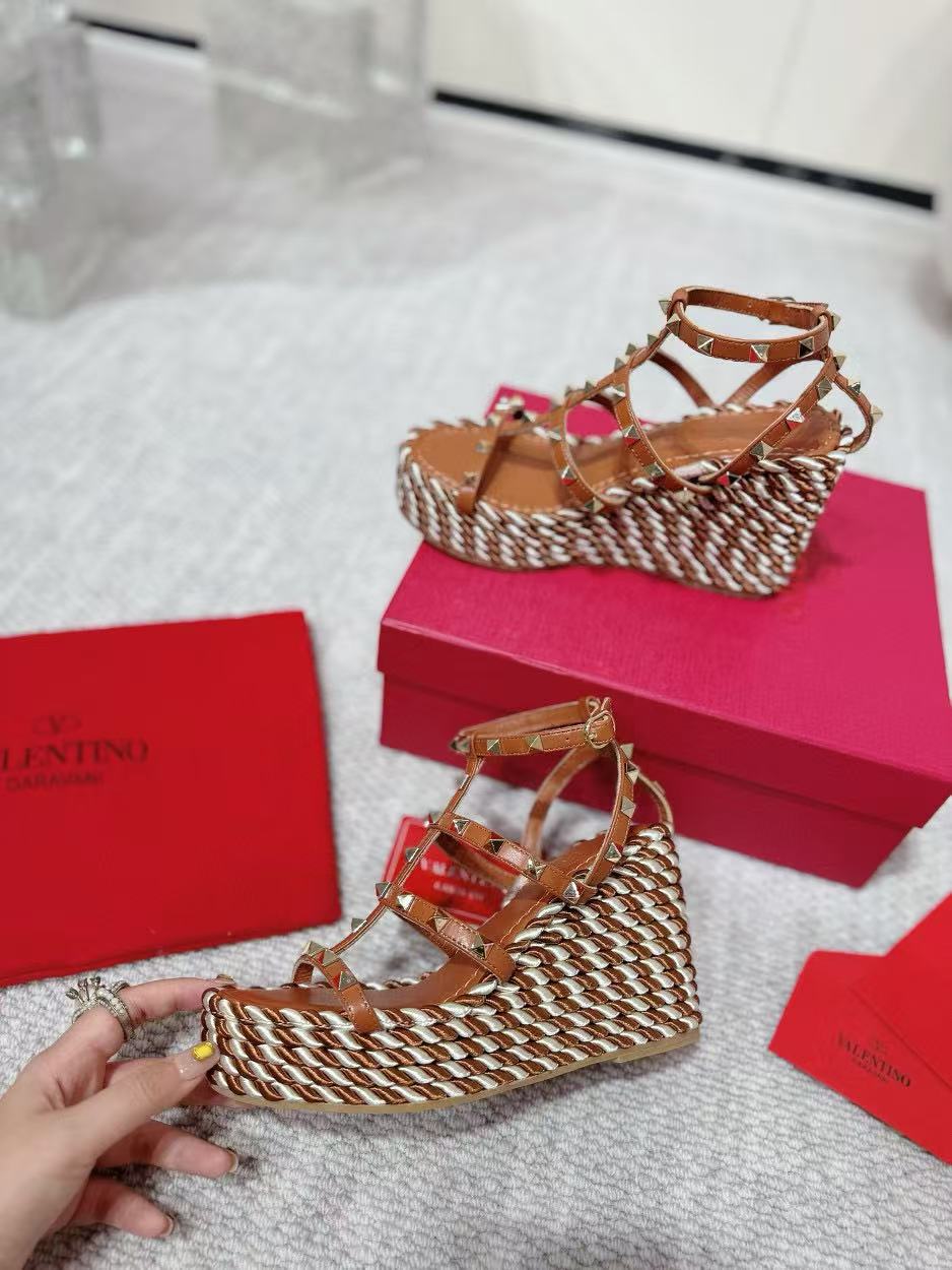 VALENT1NO 高品質リベット編み厚底サンダル【50％割引+送料無料】