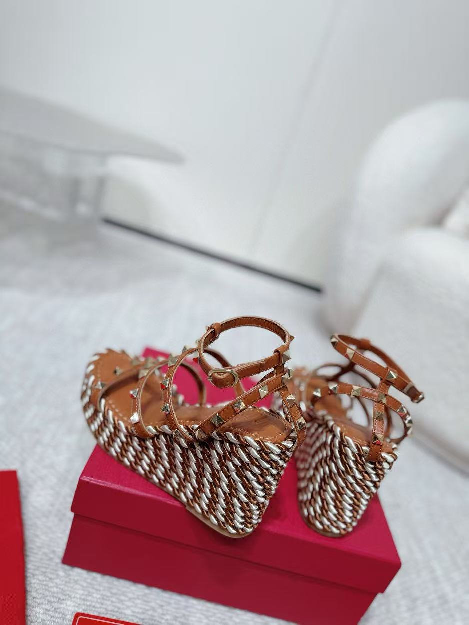 VALENT1NO 高品質リベット編み厚底サンダル【50％割引+送料無料】