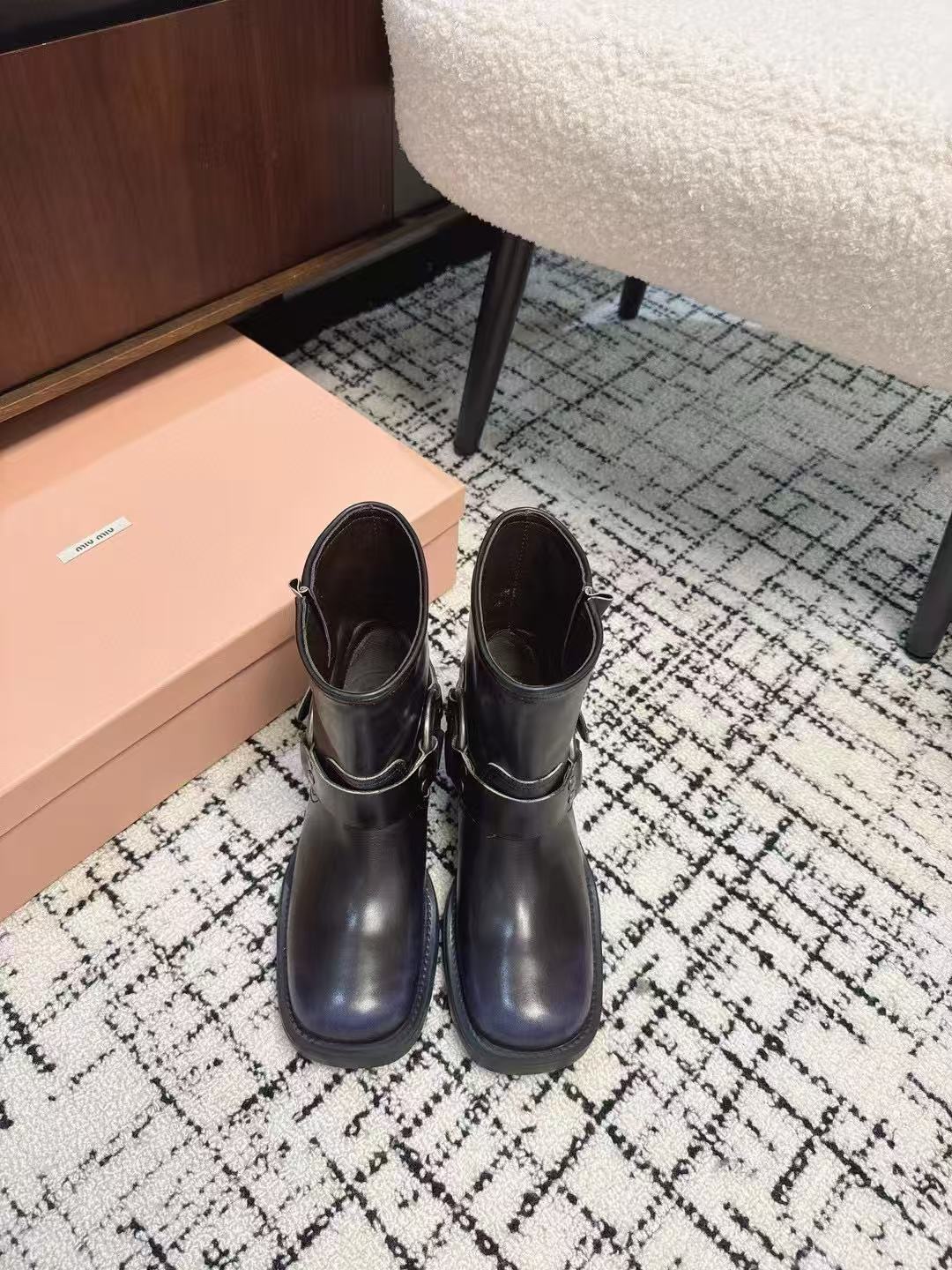 M1UM1U 高品質牛革アンクルブーツ【50％割引+送料無料】