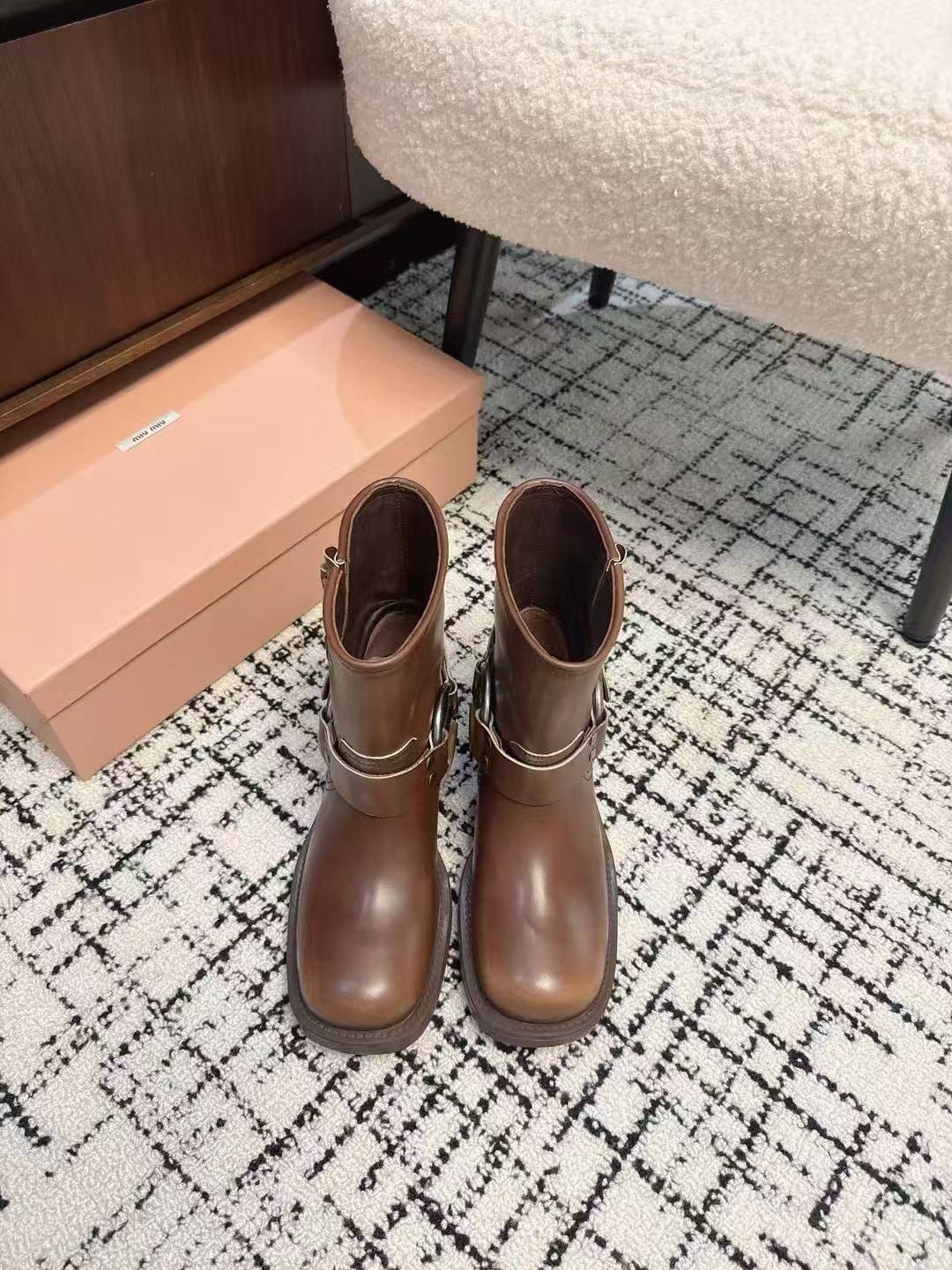 M1UM1U 高品質牛革アンクルブーツ【50％割引+送料無料】