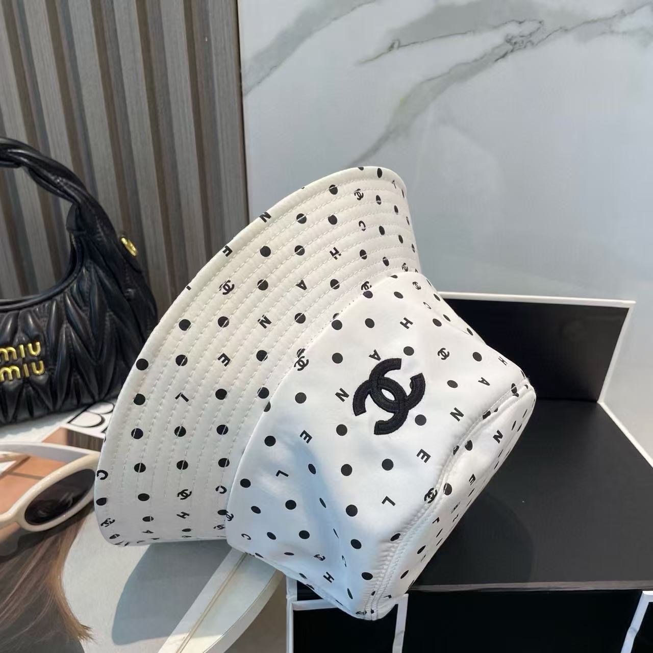 CHANE1 ダブルC ポルカドット バケットハット【50％割引+送料無料】