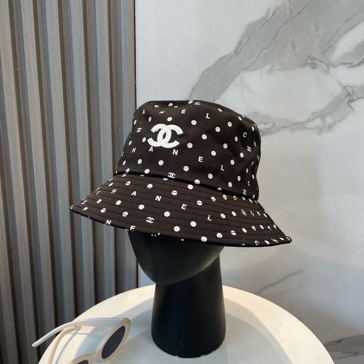 CHANE1 ダブルC ポルカドット バケットハット【50％割引+送料無料】