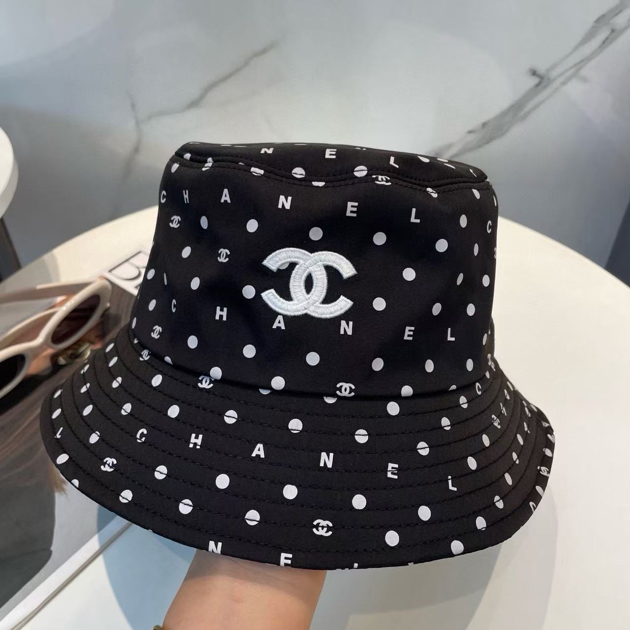 CHANE1 ダブルC ポルカドット バケットハット【50％割引+送料無料】