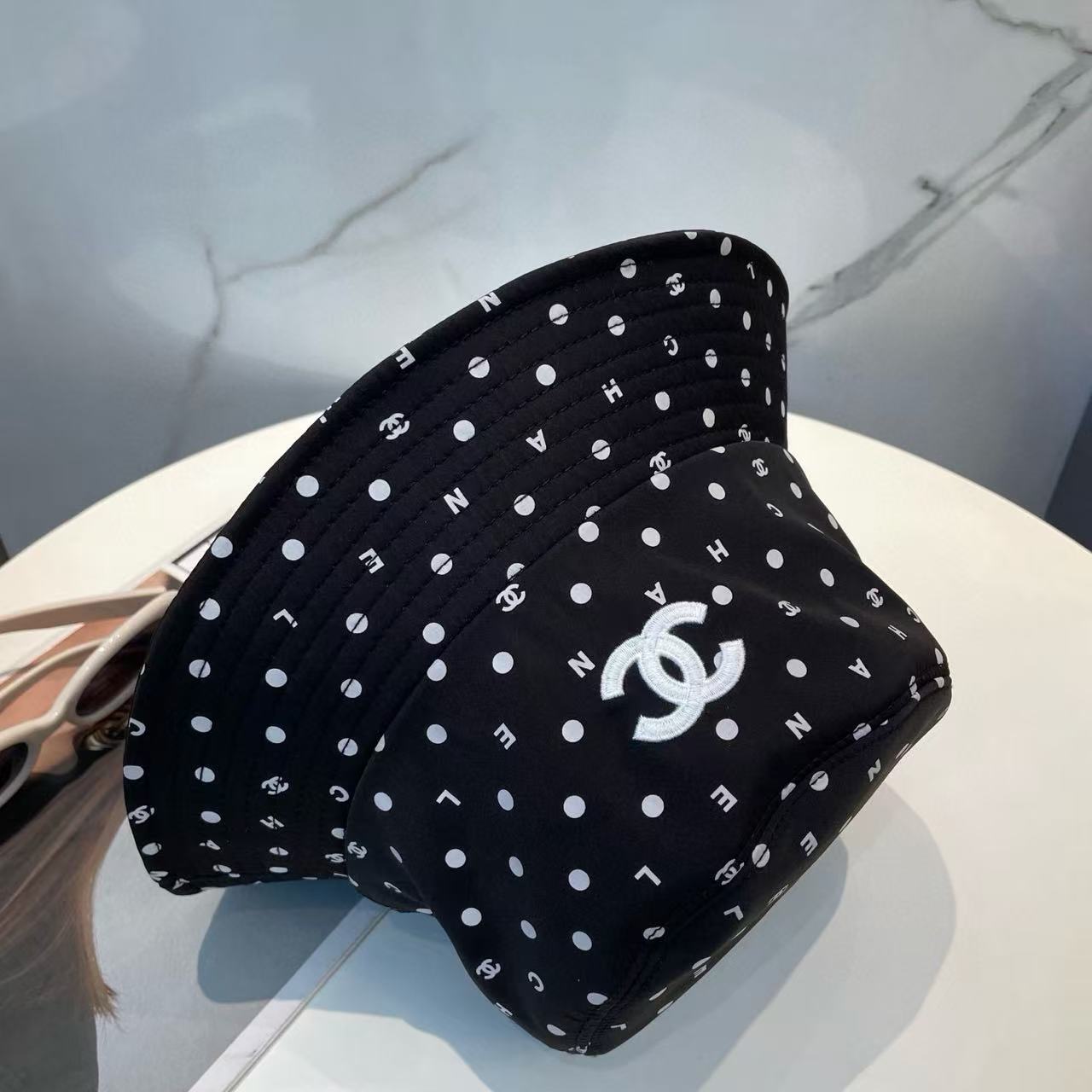 CHANE1 ダブルC ポルカドット バケットハット【50％割引+送料無料】