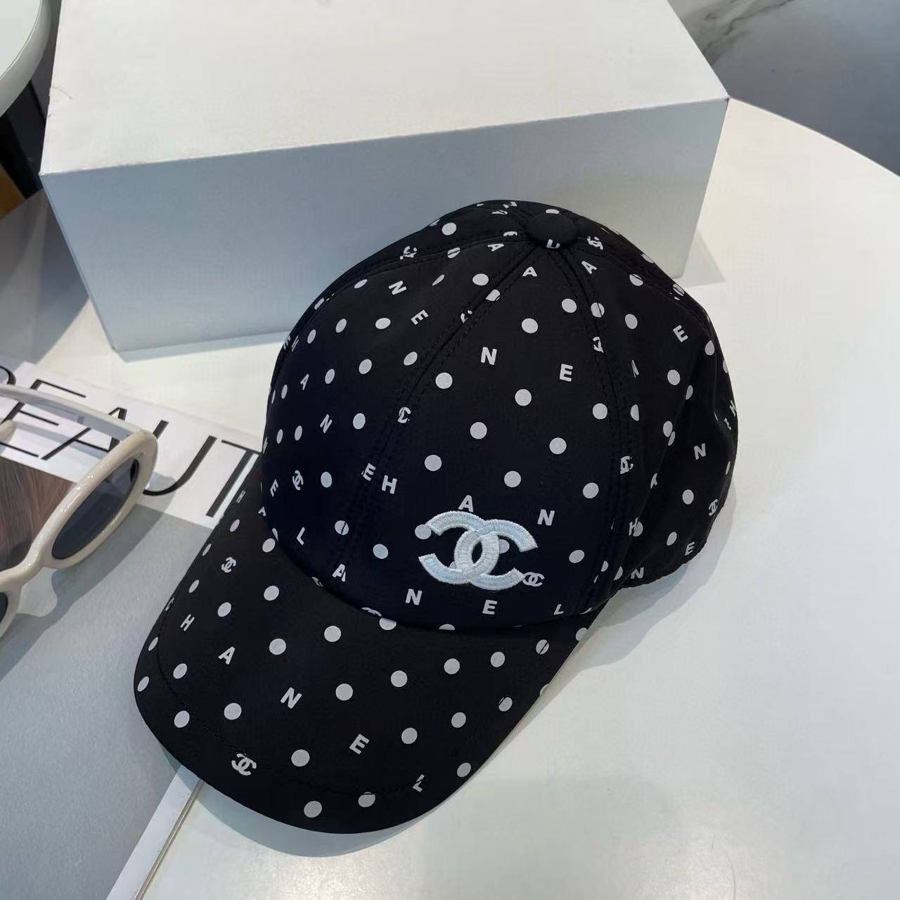 CHANE1 ダブルC ドット柄 ベースボールキャップ【50％割引+送料無料】