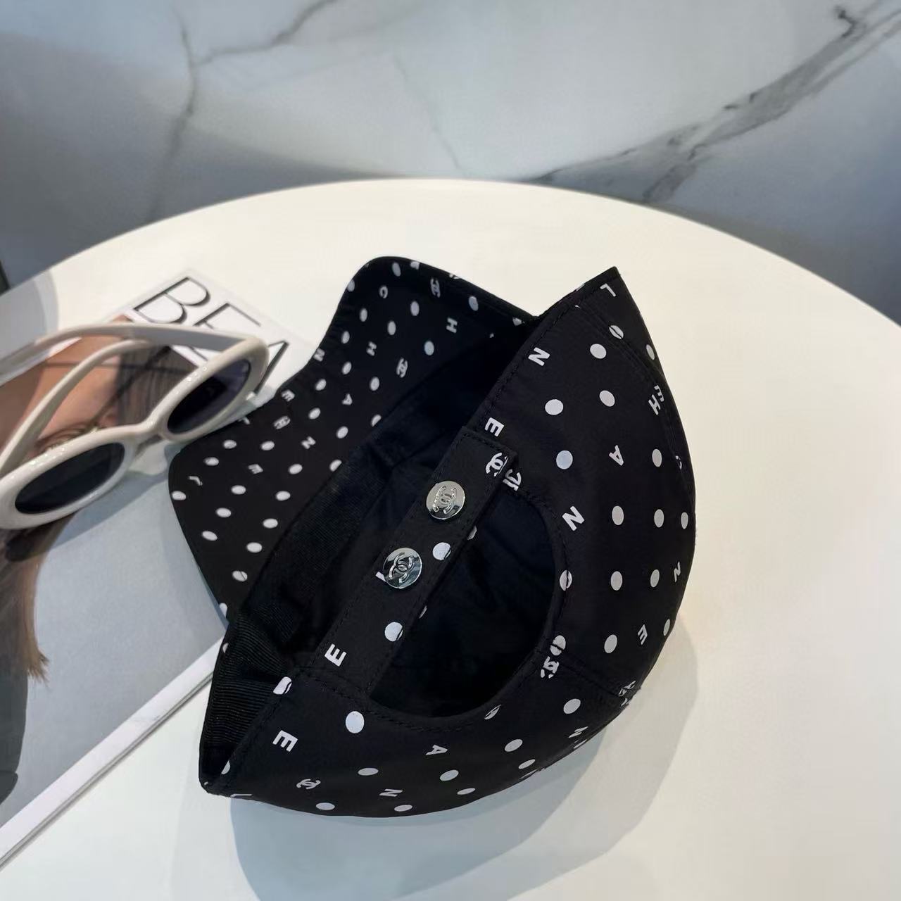 CHANE1 ダブルC ドット柄 ベースボールキャップ【50％割引+送料無料】