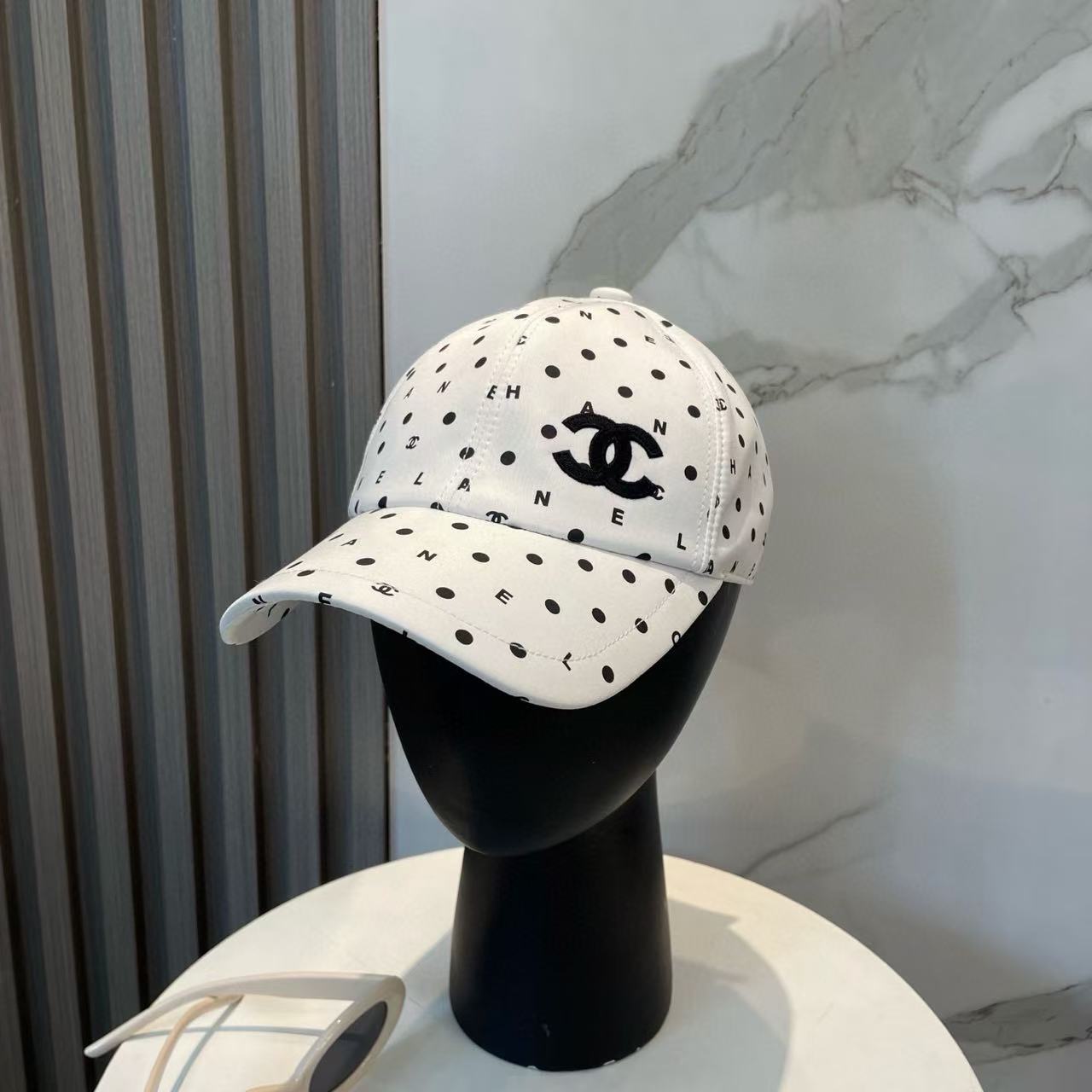 CHANE1 ダブルC ドット柄 ベースボールキャップ【50％割引+送料無料】