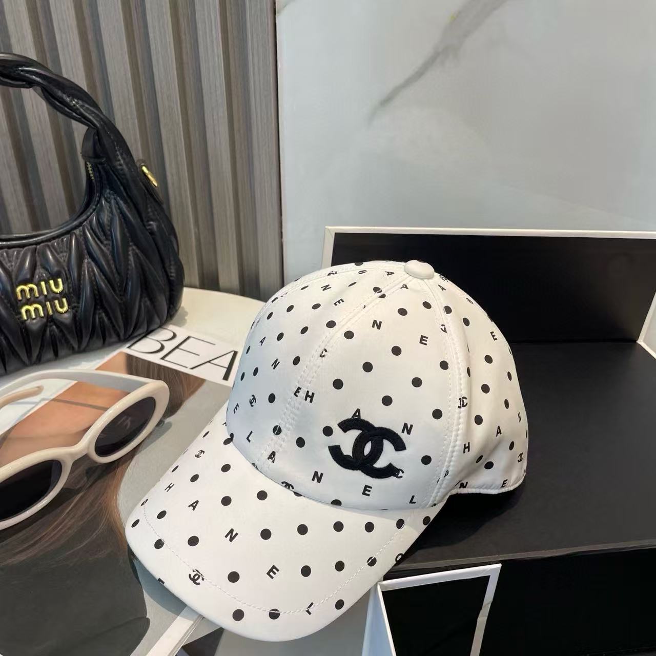 CHANE1 ダブルC ドット柄 ベースボールキャップ【50％割引+送料無料】