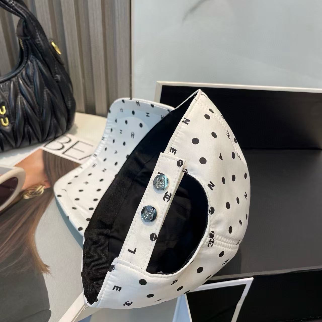 CHANE1 ダブルC ドット柄 ベースボールキャップ【50％割引+送料無料】