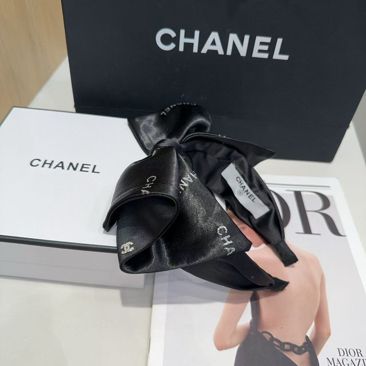 CHANE1 リボンレターヘッドバンド【50％割引+送料無料】