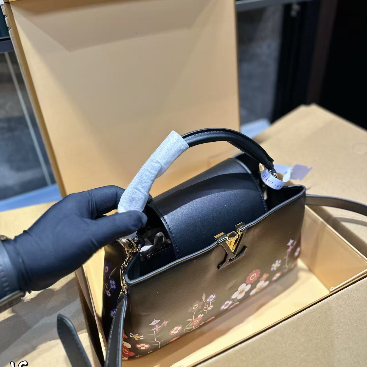 LV Capucines手描きの花柄ハンドバッグ【50％割引+送料無料】
