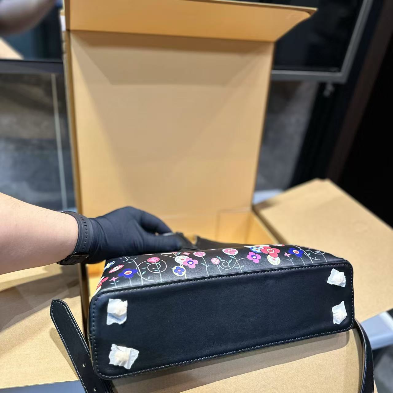LV Capucines手描きの花柄ハンドバッグ【50％割引+送料無料】