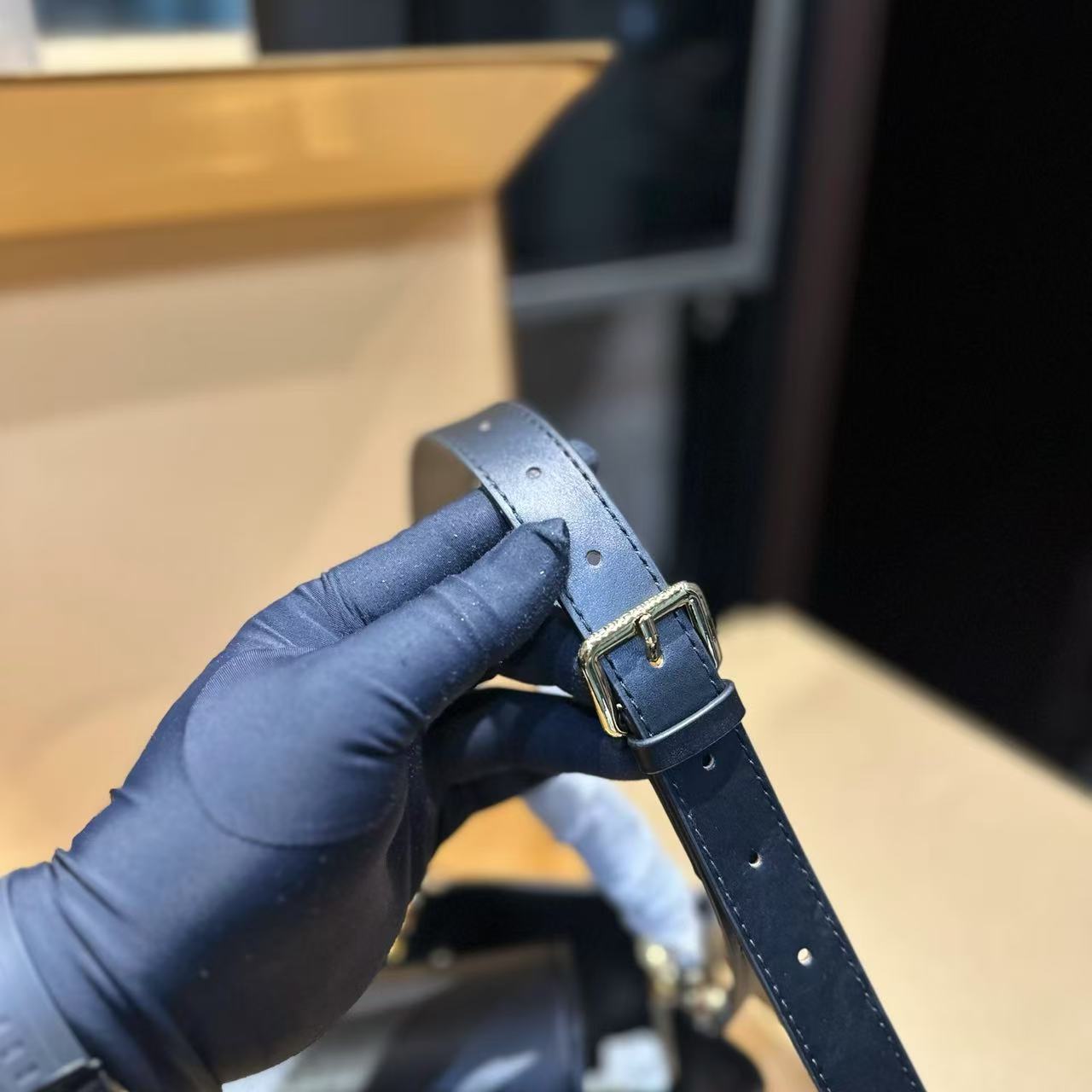 LV Capucines手描きの花柄ハンドバッグ【50％割引+送料無料】