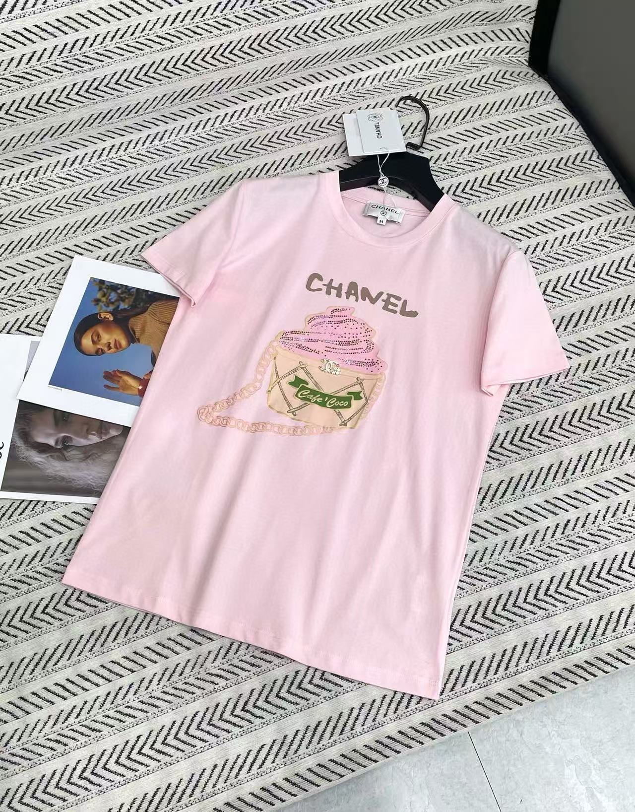 CHANE1 3DカメリアレタリングTシャツ【50％割引+送料無料】