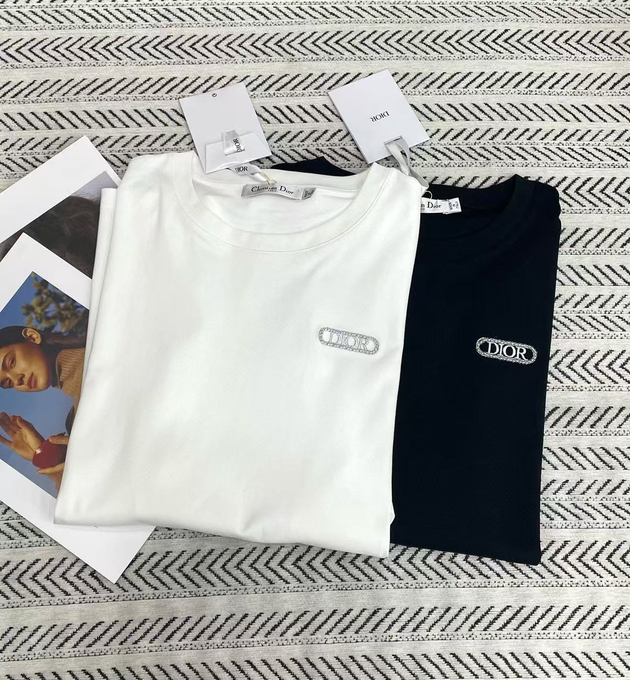 DI0R 刺繍文字入り ゆったり 長袖 Tシャツ【50％割引+送料無料】