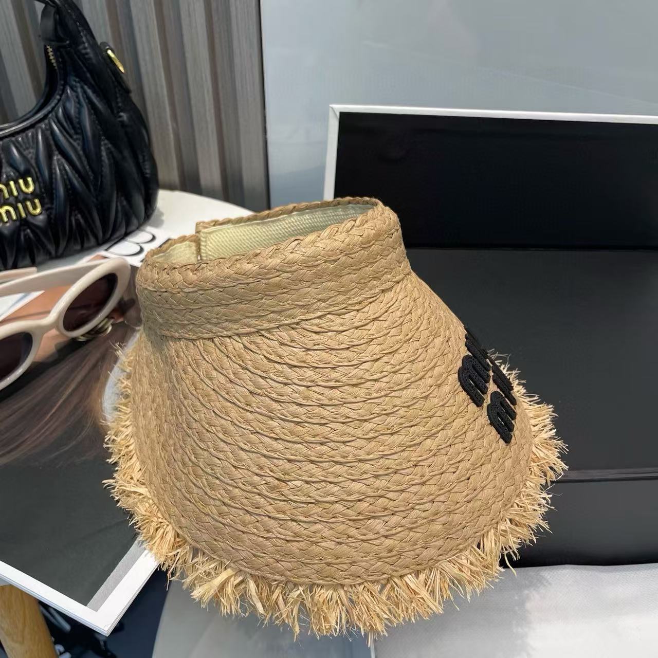 M1UM1U 編み込み中空帽子【50％割引+送料無料】