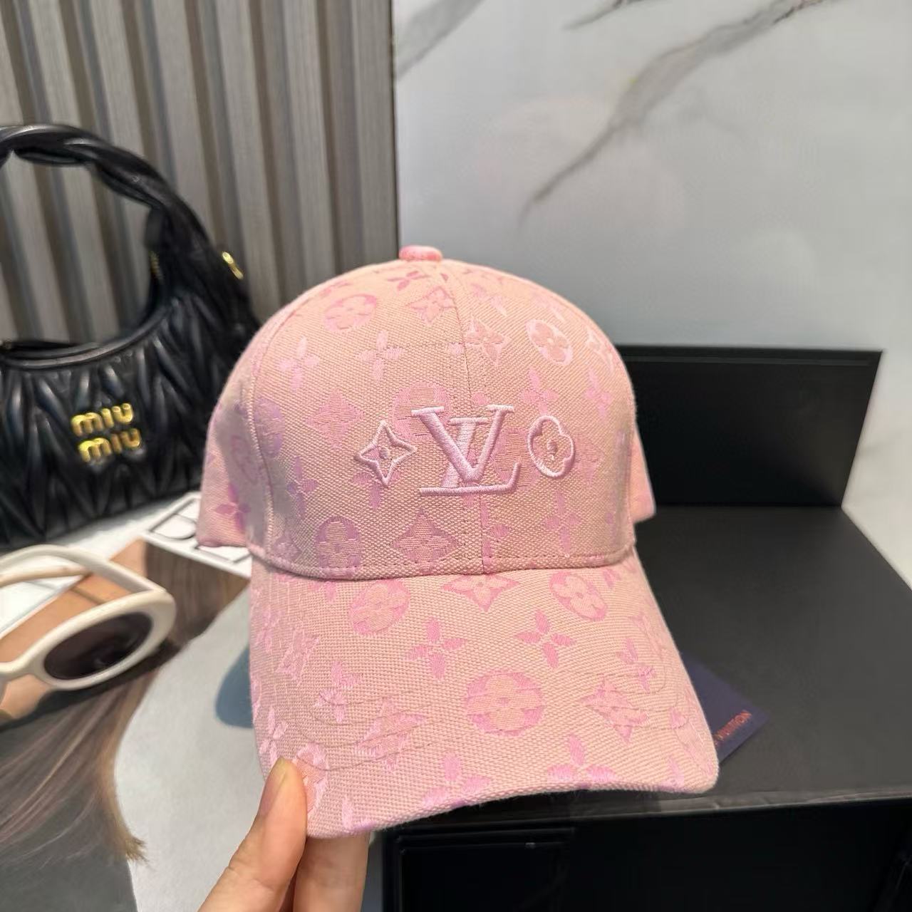 LVプリント刺繍入りベースボールキャップ【50％割引+送料無料】