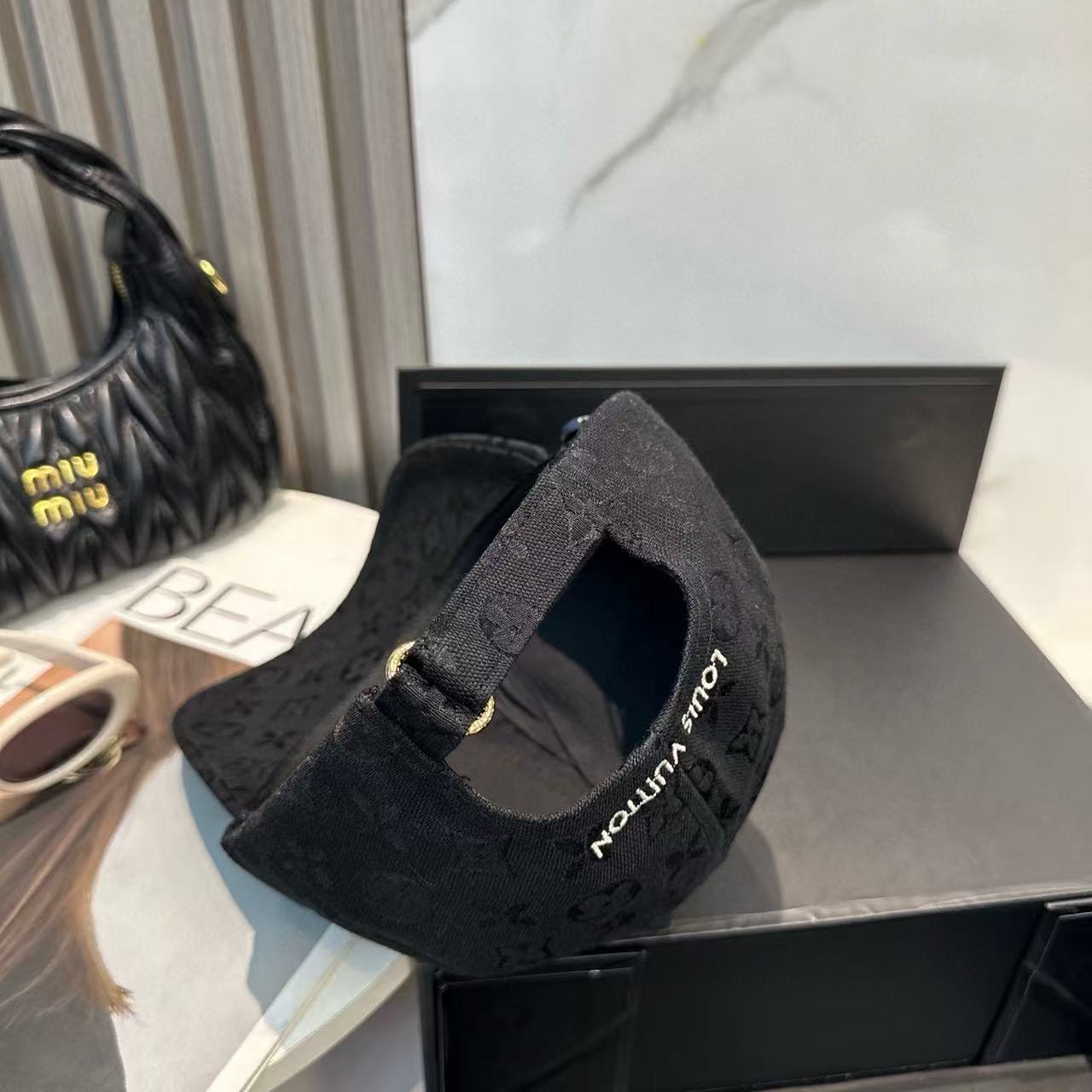 LVプリント刺繍入りベースボールキャップ【50％割引+送料無料】