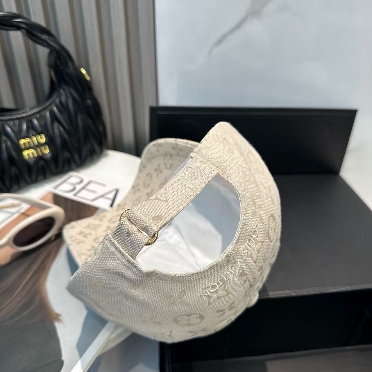 LVプリント刺繍入りベースボールキャップ【50％割引+送料無料】