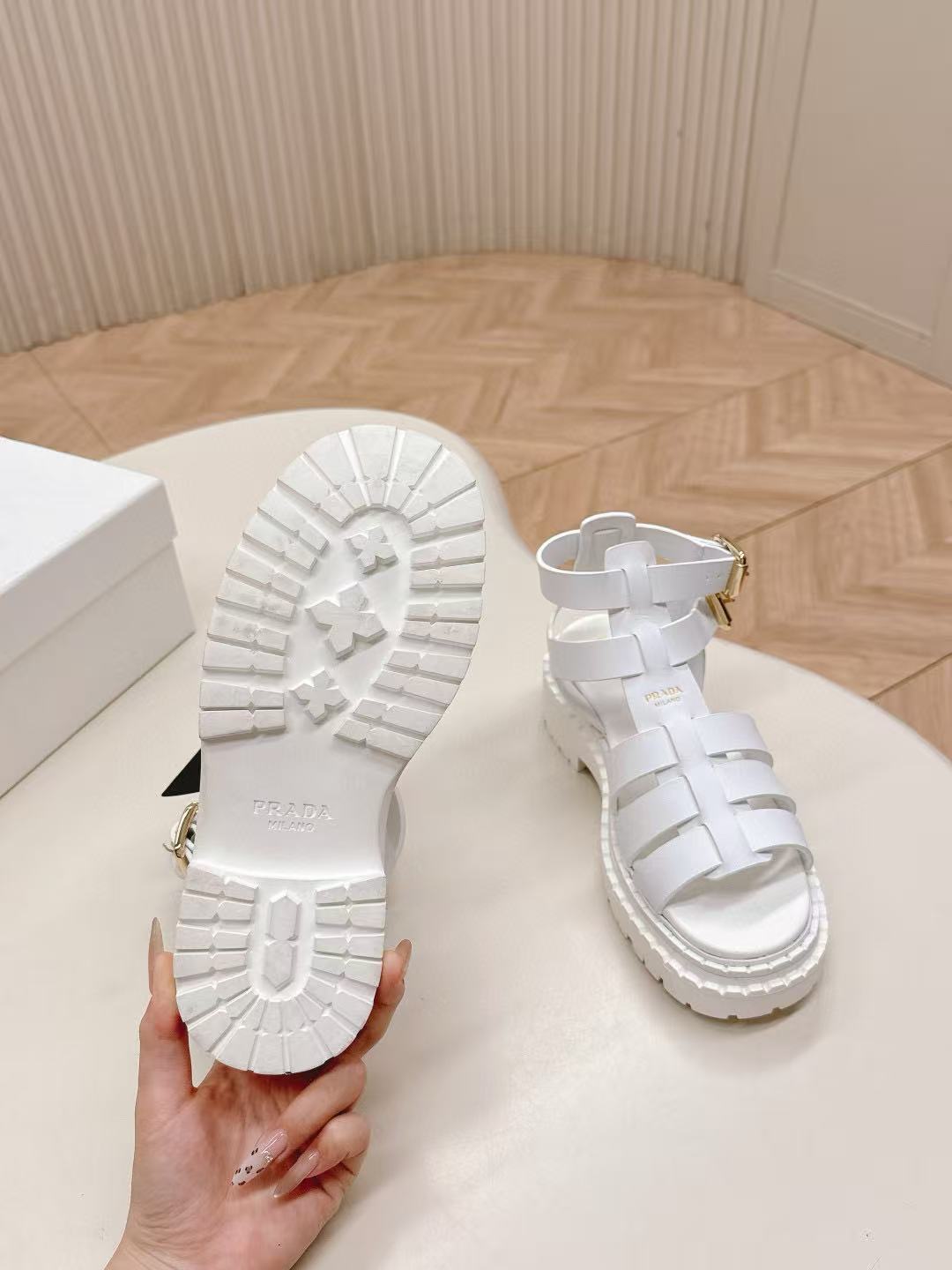 CEL1NEの高品質プラットフォームサンダル【50%割引+送料無料】