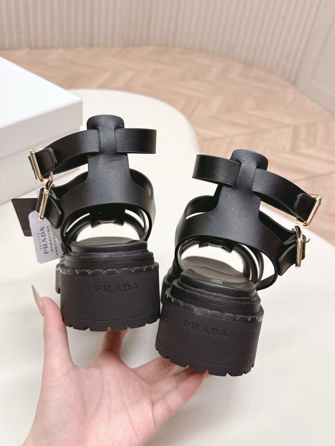 CEL1NEの高品質プラットフォームサンダル【50%割引+送料無料】